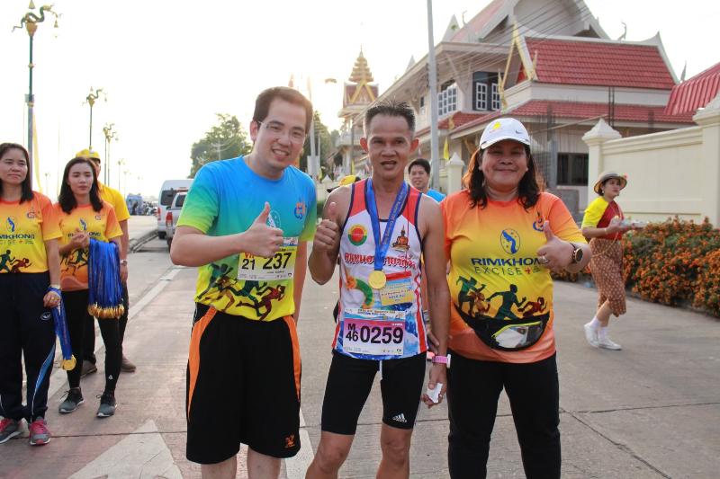 ภาพถ่าย ใช้ปุ่มลูกศร ซ้าย หรือ ขวา เลื่อนภาพถ่าย หรือปุ่มสามเหลี่ยมฉายภาพอัตโนมัติ  ถ้าต้องการบันทึกภาพ ใช้เมาส์คลิกขวาเลือกหัวข้อ  เป็นรูปภาพเป็น.. หรือ save as.. แสดงเต็มจอภาพ กุดปุ่ม F11 