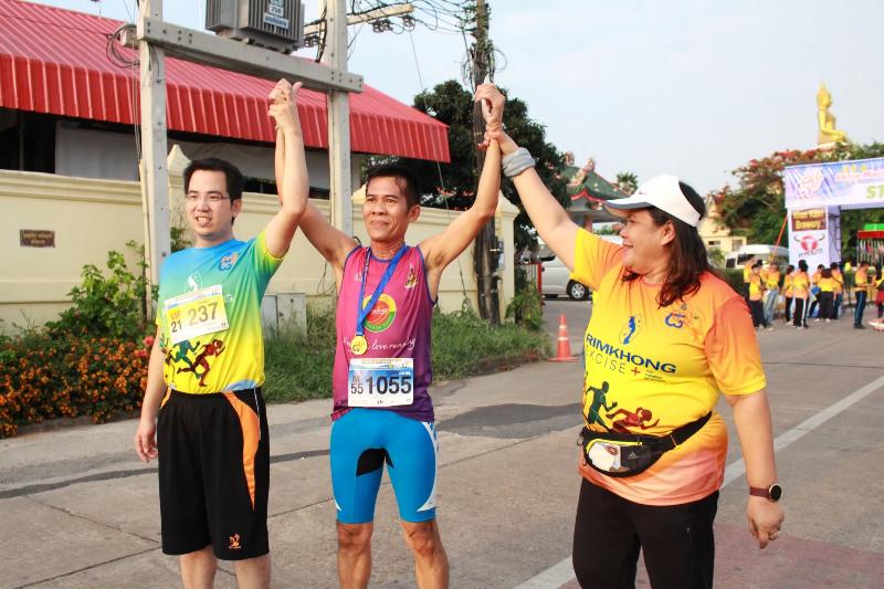 ภาพถ่าย ใช้ปุ่มลูกศร ซ้าย หรือ ขวา เลื่อนภาพถ่าย หรือปุ่มสามเหลี่ยมฉายภาพอัตโนมัติ  ถ้าต้องการบันทึกภาพ ใช้เมาส์คลิกขวาเลือกหัวข้อ  เป็นรูปภาพเป็น.. หรือ save as.. แสดงเต็มจอภาพ กุดปุ่ม F11 