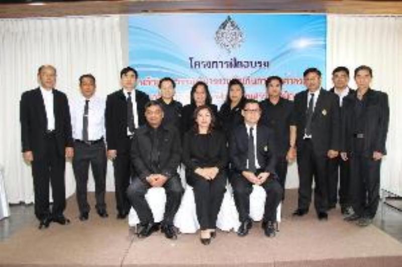 ภาพถ่าย ใช้ปุ่มลูกศร ซ้าย หรือ ขวา เลื่อนภาพถ่าย หรือปุ่มสามเหลี่ยมฉายภาพอัตโนมัติ  ถ้าต้องการบันทึกภาพ ใช้เมาส์คลิกขวาเลือกหัวข้อ  เป็นรูปภาพเป็น.. หรือ save as.. แสดงเต็มจอภาพ กุดปุ่ม F11 