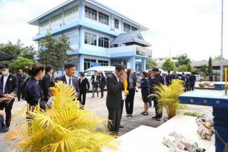 ภาพถ่าย ใช้ปุ่มลูกศร ซ้าย หรือ ขวา เลื่อนภาพถ่าย หรือปุ่มสามเหลี่ยมฉายภาพอัตโนมัติ  ถ้าต้องการบันทึกภาพ ใช้เมาส์คลิกขวาเลือกหัวข้อ  เป็นรูปภาพเป็น.. หรือ save as.. แสดงเต็มจอภาพ กุดปุ่ม F11 