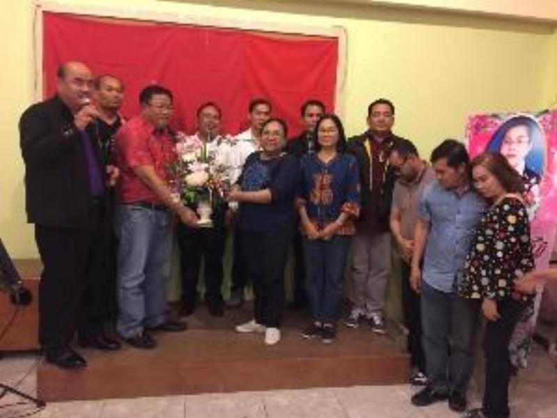 ภาพถ่าย ใช้ปุ่มลูกศร ซ้าย หรือ ขวา เลื่อนภาพถ่าย หรือปุ่มสามเหลี่ยมฉายภาพอัตโนมัติ  ถ้าต้องการบันทึกภาพ ใช้เมาส์คลิกขวาเลือกหัวข้อ  เป็นรูปภาพเป็น.. หรือ save as.. แสดงเต็มจอภาพ กุดปุ่ม F11 