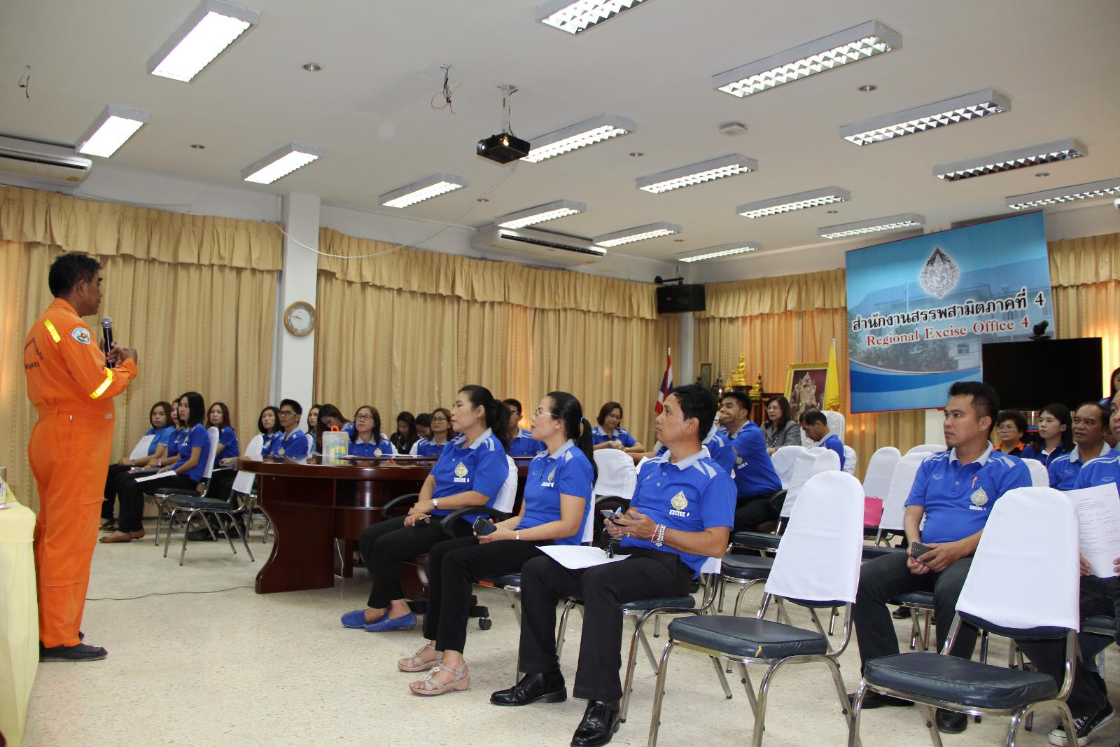 ภาพถ่าย ใช้ปุ่มลูกศร ซ้าย หรือ ขวา เลื่อนภาพถ่าย หรือปุ่มสามเหลี่ยมฉายภาพอัตโนมัติ  ถ้าต้องการบันทึกภาพ ใช้เมาส์คลิกขวาเลือกหัวข้อ  เป็นรูปภาพเป็น.. หรือ save as.. แสดงเต็มจอภาพ กุดปุ่ม F11 