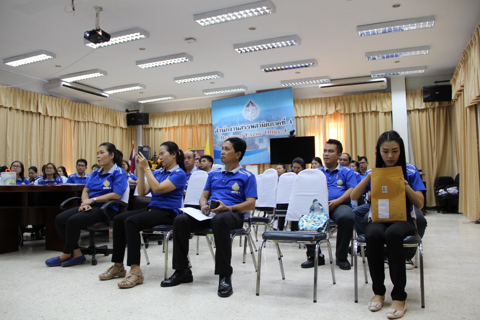 ภาพถ่าย ใช้ปุ่มลูกศร ซ้าย หรือ ขวา เลื่อนภาพถ่าย หรือปุ่มสามเหลี่ยมฉายภาพอัตโนมัติ  ถ้าต้องการบันทึกภาพ ใช้เมาส์คลิกขวาเลือกหัวข้อ  เป็นรูปภาพเป็น.. หรือ save as.. แสดงเต็มจอภาพ กุดปุ่ม F11 