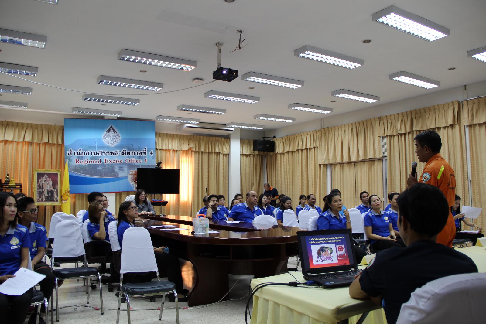 ภาพถ่าย ใช้ปุ่มลูกศร ซ้าย หรือ ขวา เลื่อนภาพถ่าย หรือปุ่มสามเหลี่ยมฉายภาพอัตโนมัติ  ถ้าต้องการบันทึกภาพ ใช้เมาส์คลิกขวาเลือกหัวข้อ  เป็นรูปภาพเป็น.. หรือ save as.. แสดงเต็มจอภาพ กุดปุ่ม F11 