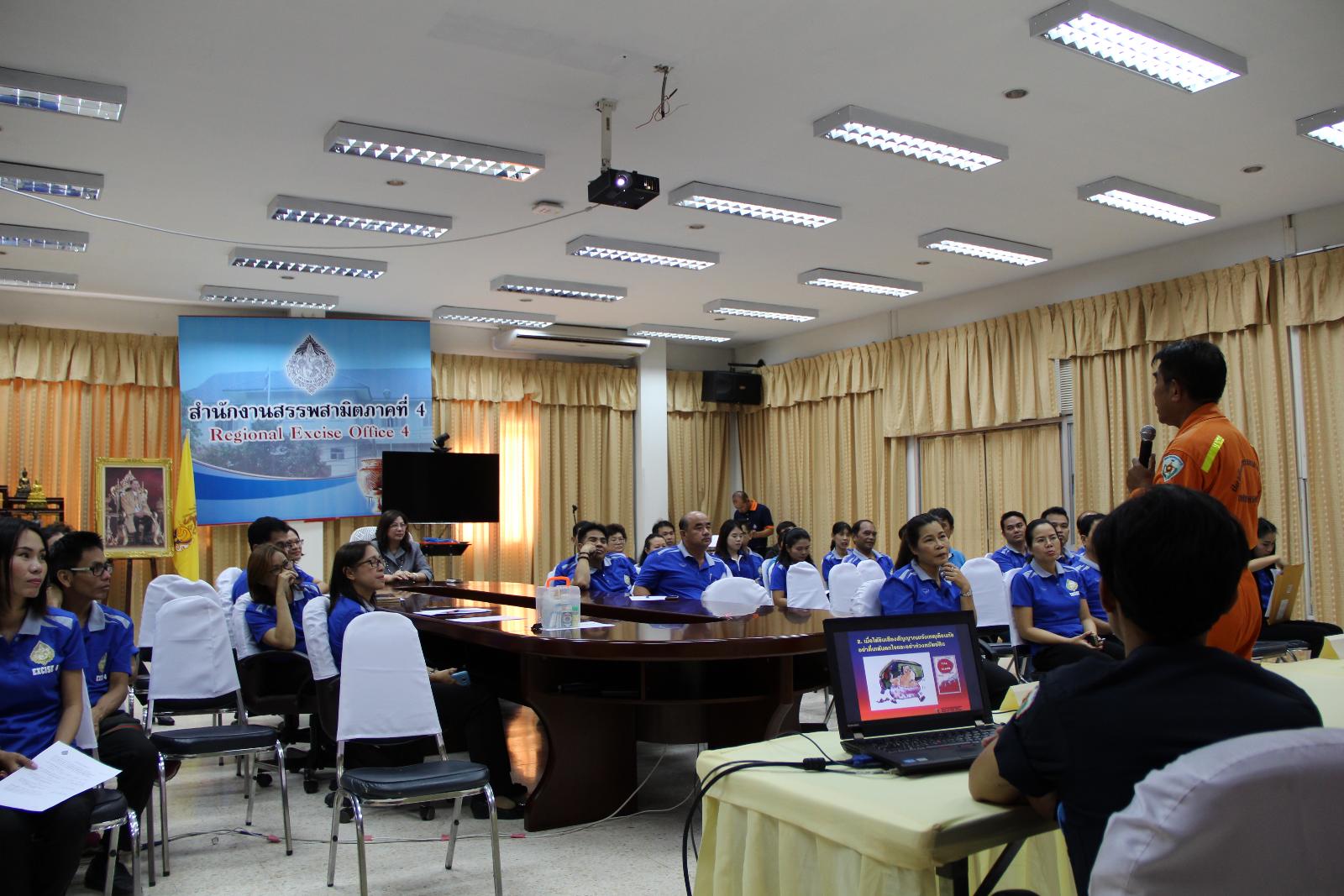 ภาพถ่าย ใช้ปุ่มลูกศร ซ้าย หรือ ขวา เลื่อนภาพถ่าย หรือปุ่มสามเหลี่ยมฉายภาพอัตโนมัติ  ถ้าต้องการบันทึกภาพ ใช้เมาส์คลิกขวาเลือกหัวข้อ  เป็นรูปภาพเป็น.. หรือ save as.. แสดงเต็มจอภาพ กุดปุ่ม F11 