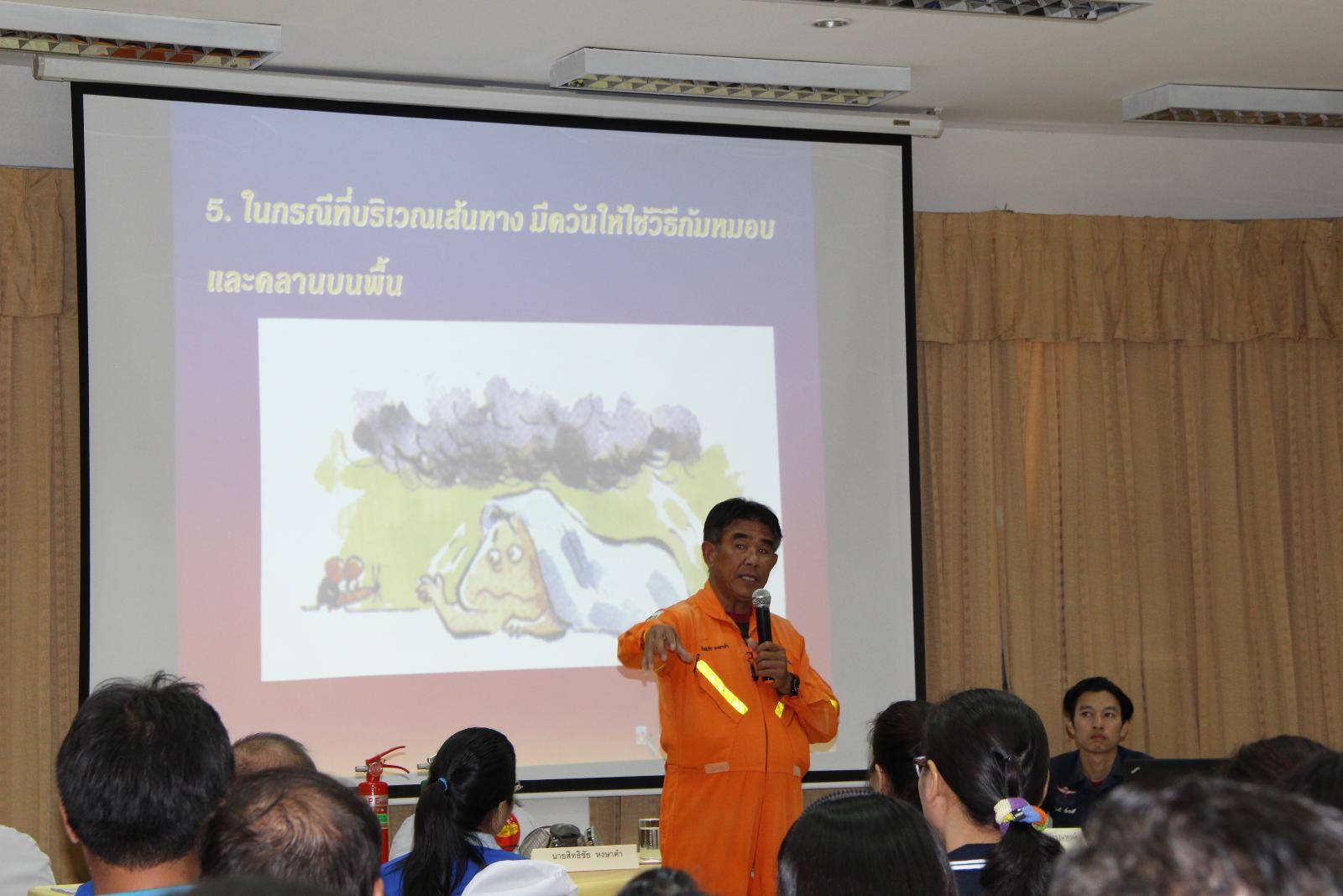 ภาพถ่าย ใช้ปุ่มลูกศร ซ้าย หรือ ขวา เลื่อนภาพถ่าย หรือปุ่มสามเหลี่ยมฉายภาพอัตโนมัติ  ถ้าต้องการบันทึกภาพ ใช้เมาส์คลิกขวาเลือกหัวข้อ  เป็นรูปภาพเป็น.. หรือ save as.. แสดงเต็มจอภาพ กุดปุ่ม F11 