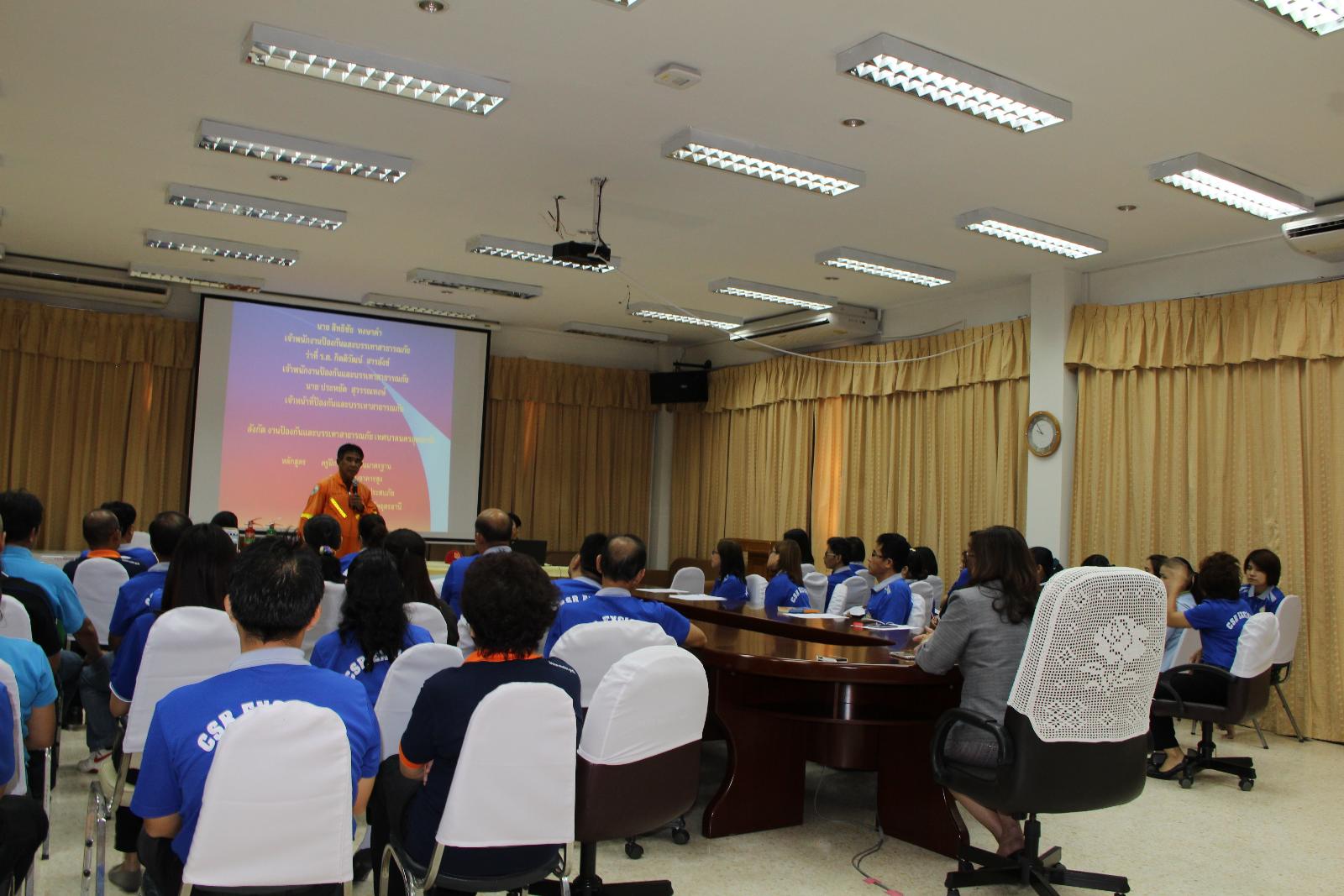 ภาพถ่าย ใช้ปุ่มลูกศร ซ้าย หรือ ขวา เลื่อนภาพถ่าย หรือปุ่มสามเหลี่ยมฉายภาพอัตโนมัติ  ถ้าต้องการบันทึกภาพ ใช้เมาส์คลิกขวาเลือกหัวข้อ  เป็นรูปภาพเป็น.. หรือ save as.. แสดงเต็มจอภาพ กุดปุ่ม F11 