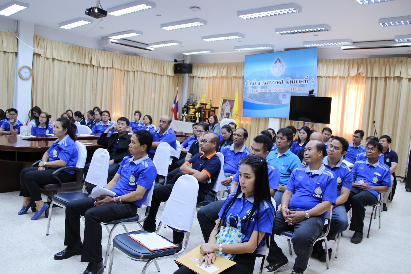 ภาพถ่าย ใช้ปุ่มลูกศร ซ้าย หรือ ขวา เลื่อนภาพถ่าย หรือปุ่มสามเหลี่ยมฉายภาพอัตโนมัติ  ถ้าต้องการบันทึกภาพ ใช้เมาส์คลิกขวาเลือกหัวข้อ  เป็นรูปภาพเป็น.. หรือ save as.. แสดงเต็มจอภาพ กุดปุ่ม F11 