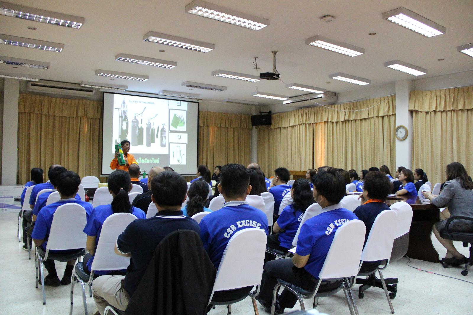 ภาพถ่าย ใช้ปุ่มลูกศร ซ้าย หรือ ขวา เลื่อนภาพถ่าย หรือปุ่มสามเหลี่ยมฉายภาพอัตโนมัติ  ถ้าต้องการบันทึกภาพ ใช้เมาส์คลิกขวาเลือกหัวข้อ  เป็นรูปภาพเป็น.. หรือ save as.. แสดงเต็มจอภาพ กุดปุ่ม F11 