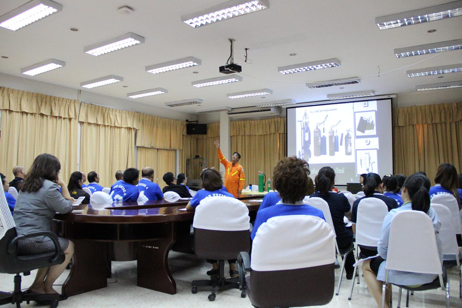 ภาพถ่าย ใช้ปุ่มลูกศร ซ้าย หรือ ขวา เลื่อนภาพถ่าย หรือปุ่มสามเหลี่ยมฉายภาพอัตโนมัติ  ถ้าต้องการบันทึกภาพ ใช้เมาส์คลิกขวาเลือกหัวข้อ  เป็นรูปภาพเป็น.. หรือ save as.. แสดงเต็มจอภาพ กุดปุ่ม F11 