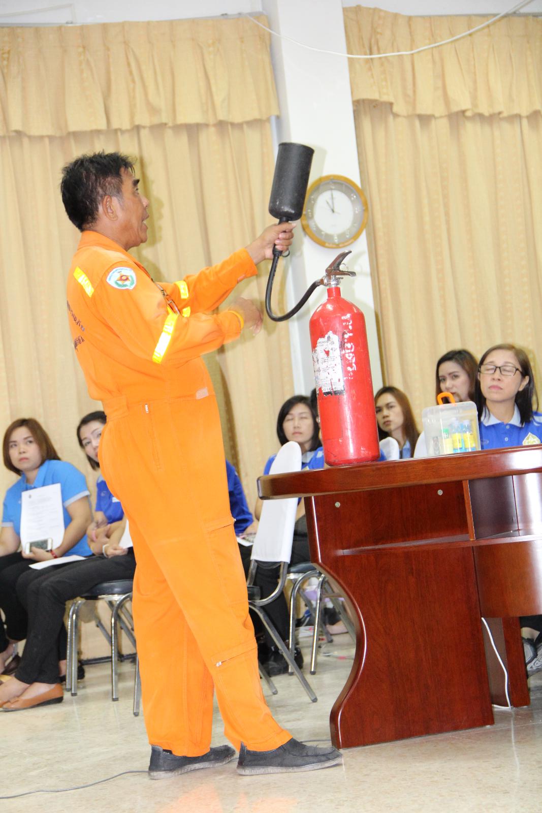 ภาพถ่าย ใช้ปุ่มลูกศร ซ้าย หรือ ขวา เลื่อนภาพถ่าย หรือปุ่มสามเหลี่ยมฉายภาพอัตโนมัติ  ถ้าต้องการบันทึกภาพ ใช้เมาส์คลิกขวาเลือกหัวข้อ  เป็นรูปภาพเป็น.. หรือ save as.. แสดงเต็มจอภาพ กุดปุ่ม F11 