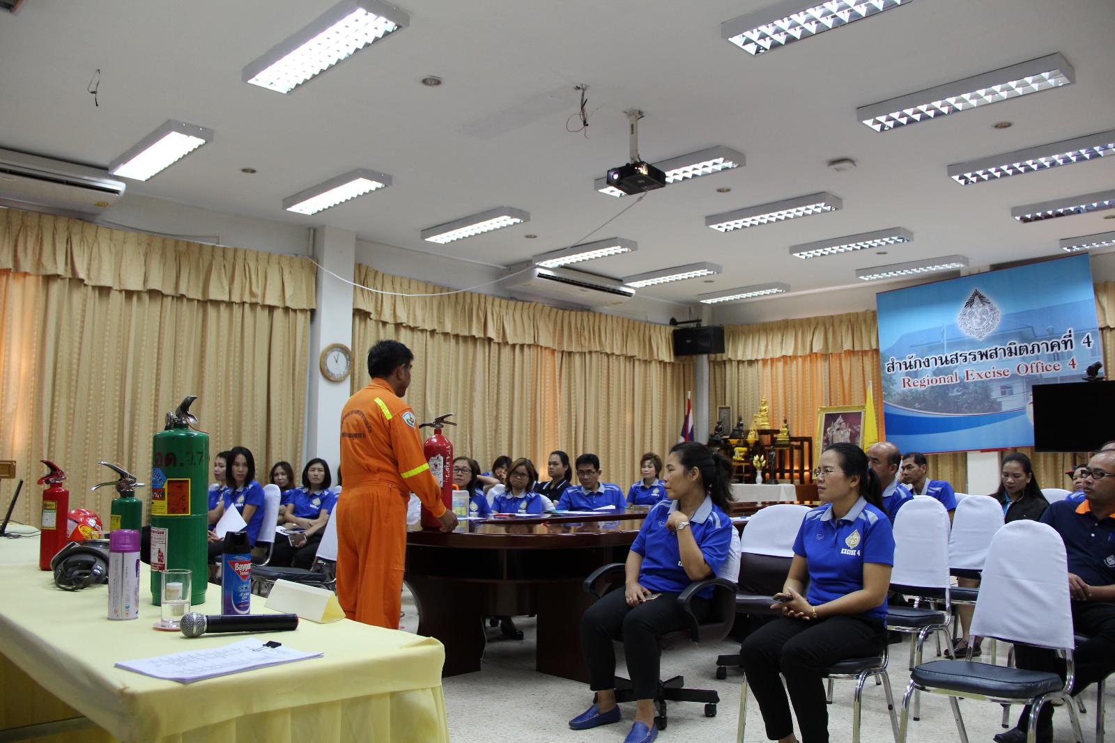 ภาพถ่าย ใช้ปุ่มลูกศร ซ้าย หรือ ขวา เลื่อนภาพถ่าย หรือปุ่มสามเหลี่ยมฉายภาพอัตโนมัติ  ถ้าต้องการบันทึกภาพ ใช้เมาส์คลิกขวาเลือกหัวข้อ  เป็นรูปภาพเป็น.. หรือ save as.. แสดงเต็มจอภาพ กุดปุ่ม F11 