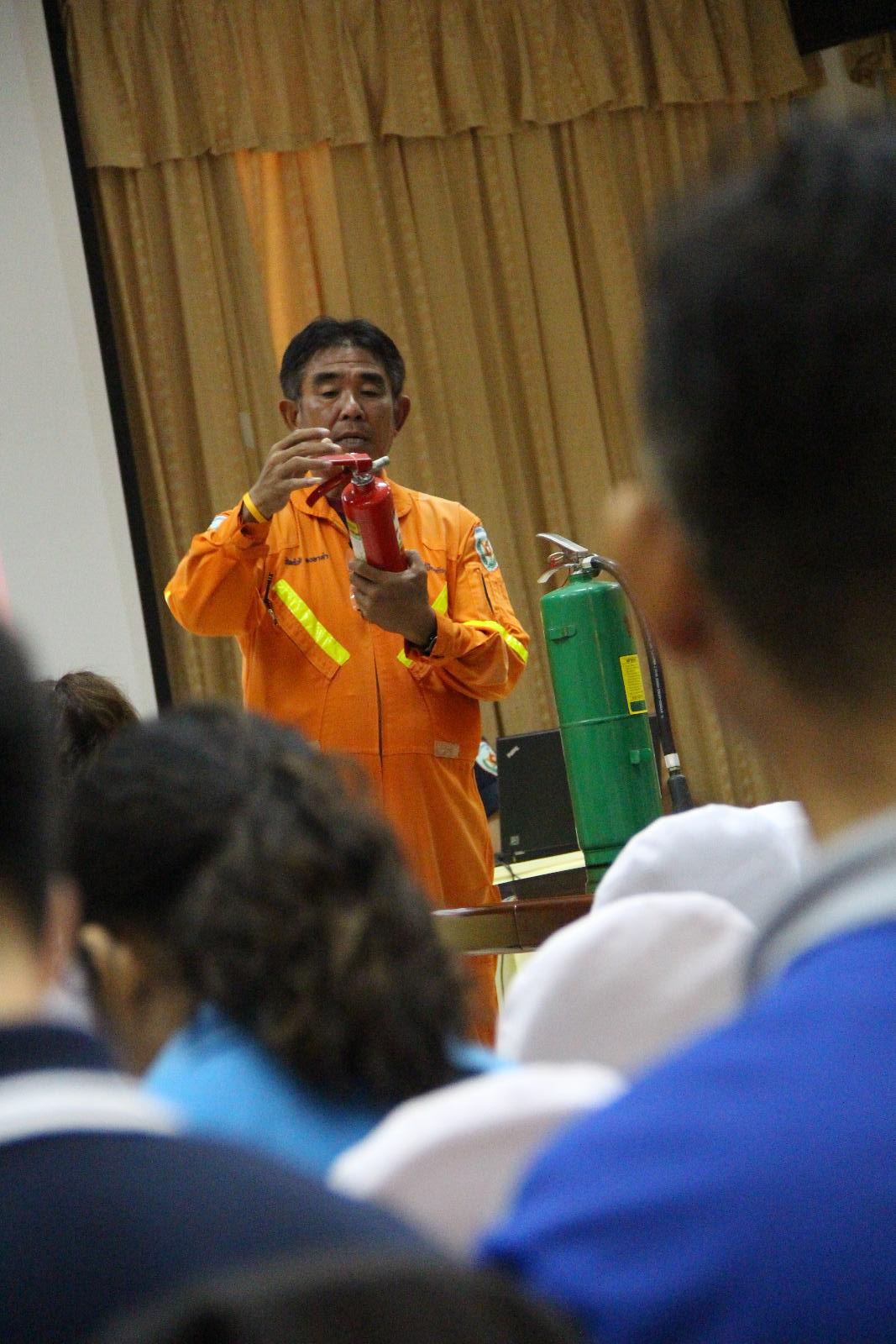 ภาพถ่าย ใช้ปุ่มลูกศร ซ้าย หรือ ขวา เลื่อนภาพถ่าย หรือปุ่มสามเหลี่ยมฉายภาพอัตโนมัติ  ถ้าต้องการบันทึกภาพ ใช้เมาส์คลิกขวาเลือกหัวข้อ  เป็นรูปภาพเป็น.. หรือ save as.. แสดงเต็มจอภาพ กุดปุ่ม F11 