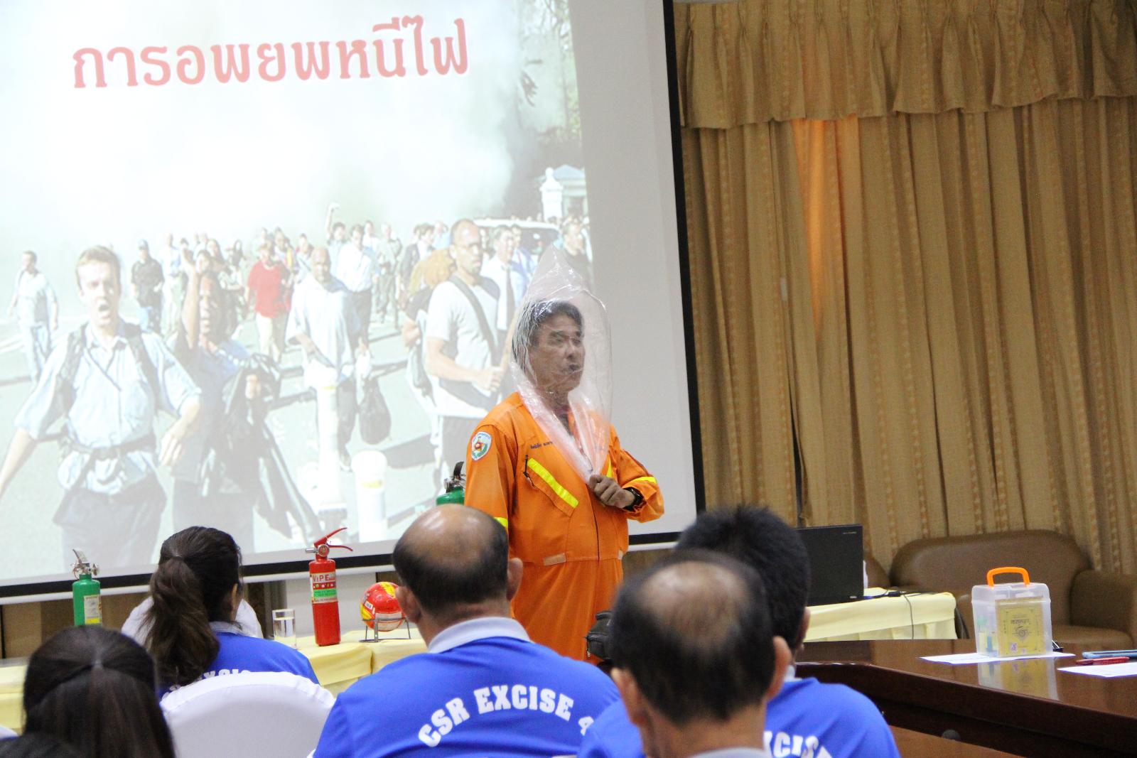 ภาพถ่าย ใช้ปุ่มลูกศร ซ้าย หรือ ขวา เลื่อนภาพถ่าย หรือปุ่มสามเหลี่ยมฉายภาพอัตโนมัติ  ถ้าต้องการบันทึกภาพ ใช้เมาส์คลิกขวาเลือกหัวข้อ  เป็นรูปภาพเป็น.. หรือ save as.. แสดงเต็มจอภาพ กุดปุ่ม F11 