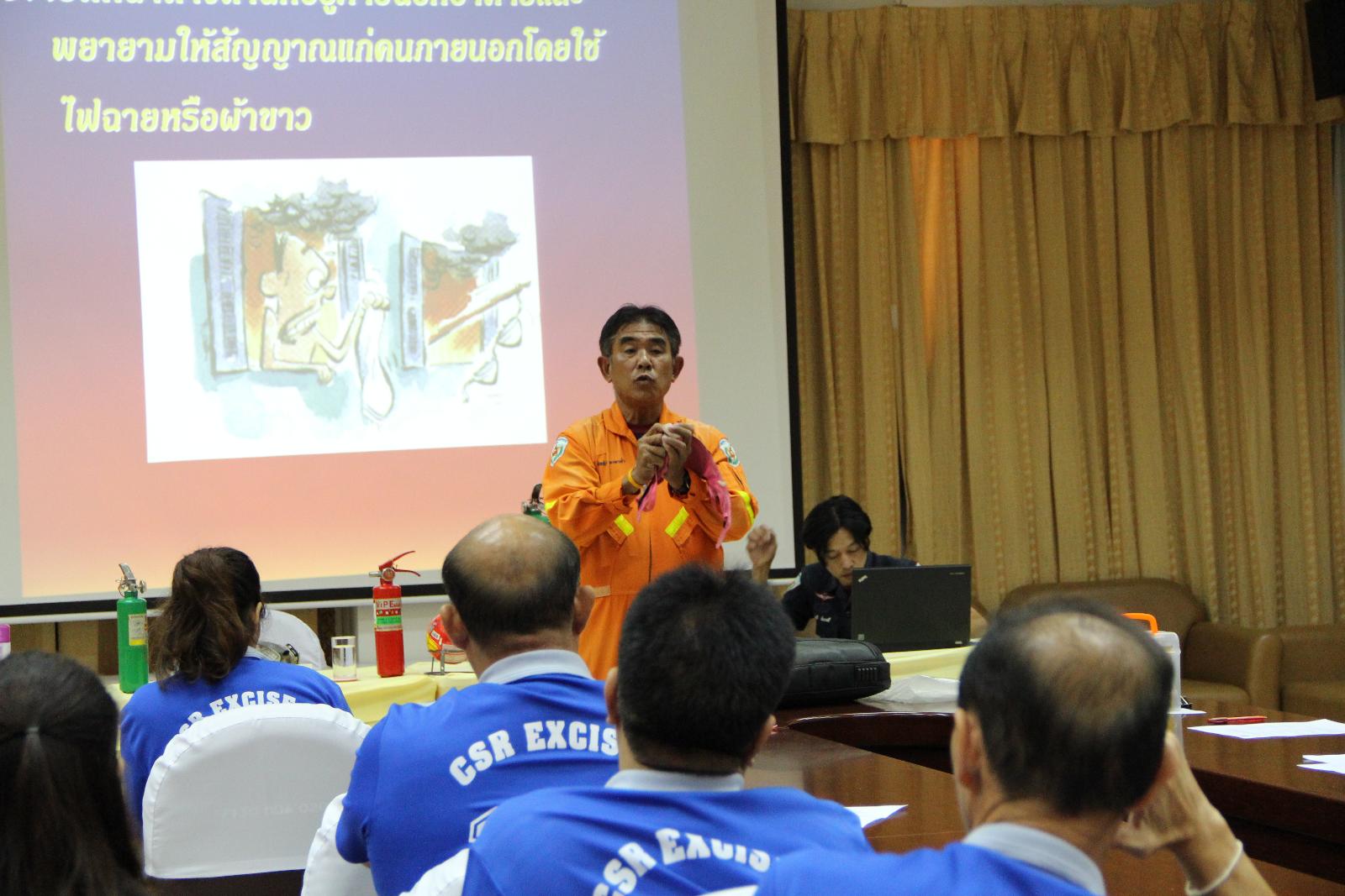 ภาพถ่าย ใช้ปุ่มลูกศร ซ้าย หรือ ขวา เลื่อนภาพถ่าย หรือปุ่มสามเหลี่ยมฉายภาพอัตโนมัติ  ถ้าต้องการบันทึกภาพ ใช้เมาส์คลิกขวาเลือกหัวข้อ  เป็นรูปภาพเป็น.. หรือ save as.. แสดงเต็มจอภาพ กุดปุ่ม F11 