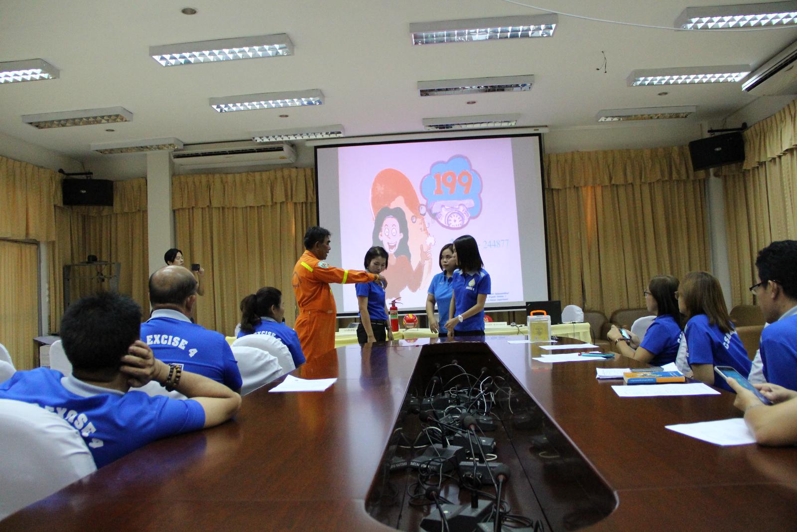 ภาพถ่าย ใช้ปุ่มลูกศร ซ้าย หรือ ขวา เลื่อนภาพถ่าย หรือปุ่มสามเหลี่ยมฉายภาพอัตโนมัติ  ถ้าต้องการบันทึกภาพ ใช้เมาส์คลิกขวาเลือกหัวข้อ  เป็นรูปภาพเป็น.. หรือ save as.. แสดงเต็มจอภาพ กุดปุ่ม F11 