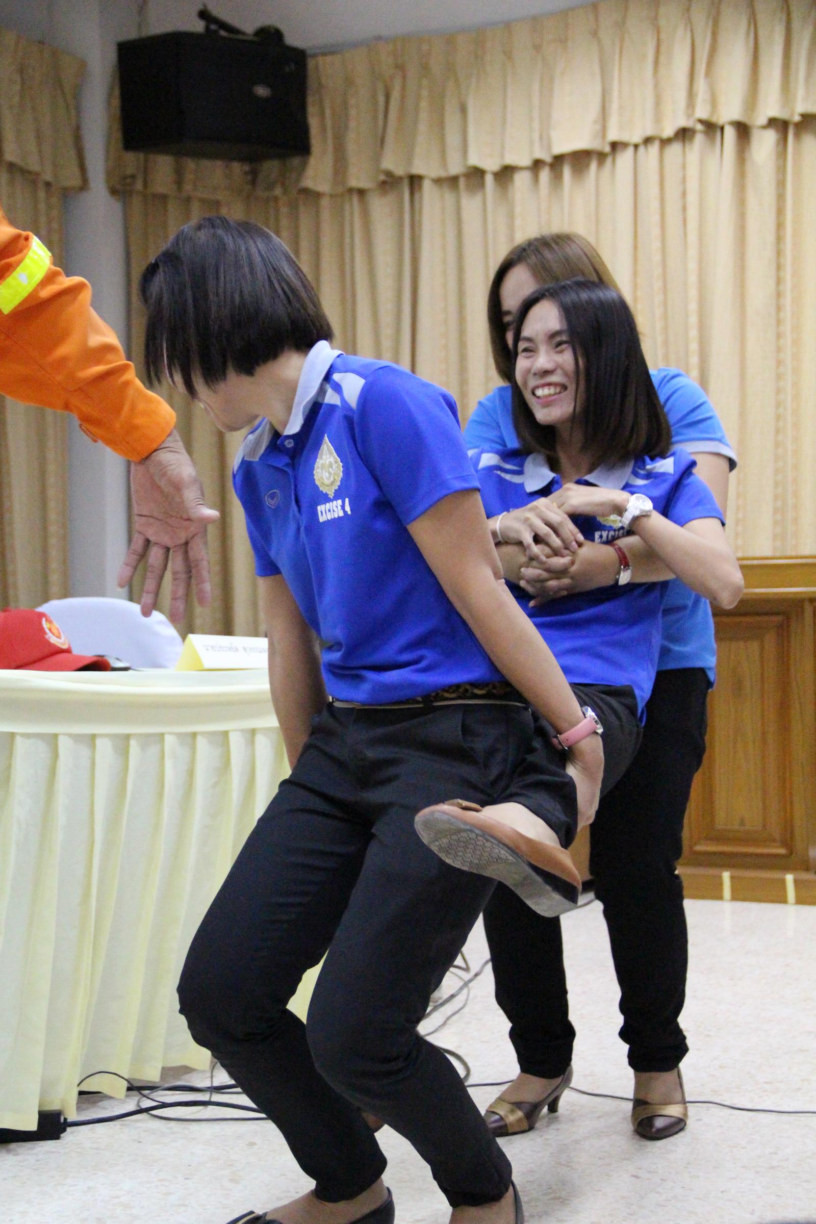 ภาพถ่าย ใช้ปุ่มลูกศร ซ้าย หรือ ขวา เลื่อนภาพถ่าย หรือปุ่มสามเหลี่ยมฉายภาพอัตโนมัติ  ถ้าต้องการบันทึกภาพ ใช้เมาส์คลิกขวาเลือกหัวข้อ  เป็นรูปภาพเป็น.. หรือ save as.. แสดงเต็มจอภาพ กุดปุ่ม F11 