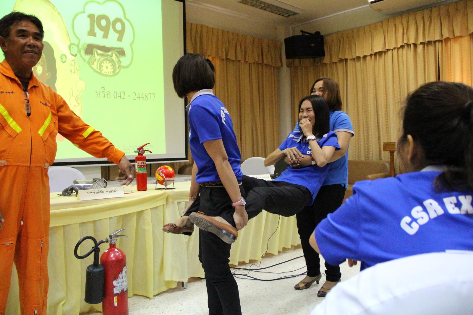 ภาพถ่าย ใช้ปุ่มลูกศร ซ้าย หรือ ขวา เลื่อนภาพถ่าย หรือปุ่มสามเหลี่ยมฉายภาพอัตโนมัติ  ถ้าต้องการบันทึกภาพ ใช้เมาส์คลิกขวาเลือกหัวข้อ  เป็นรูปภาพเป็น.. หรือ save as.. แสดงเต็มจอภาพ กุดปุ่ม F11 