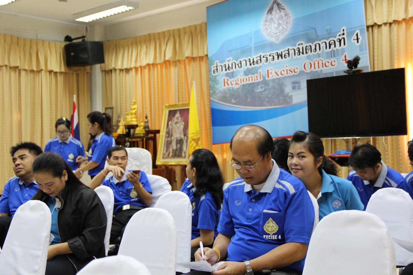 ภาพถ่าย ใช้ปุ่มลูกศร ซ้าย หรือ ขวา เลื่อนภาพถ่าย หรือปุ่มสามเหลี่ยมฉายภาพอัตโนมัติ  ถ้าต้องการบันทึกภาพ ใช้เมาส์คลิกขวาเลือกหัวข้อ  เป็นรูปภาพเป็น.. หรือ save as.. แสดงเต็มจอภาพ กุดปุ่ม F11 