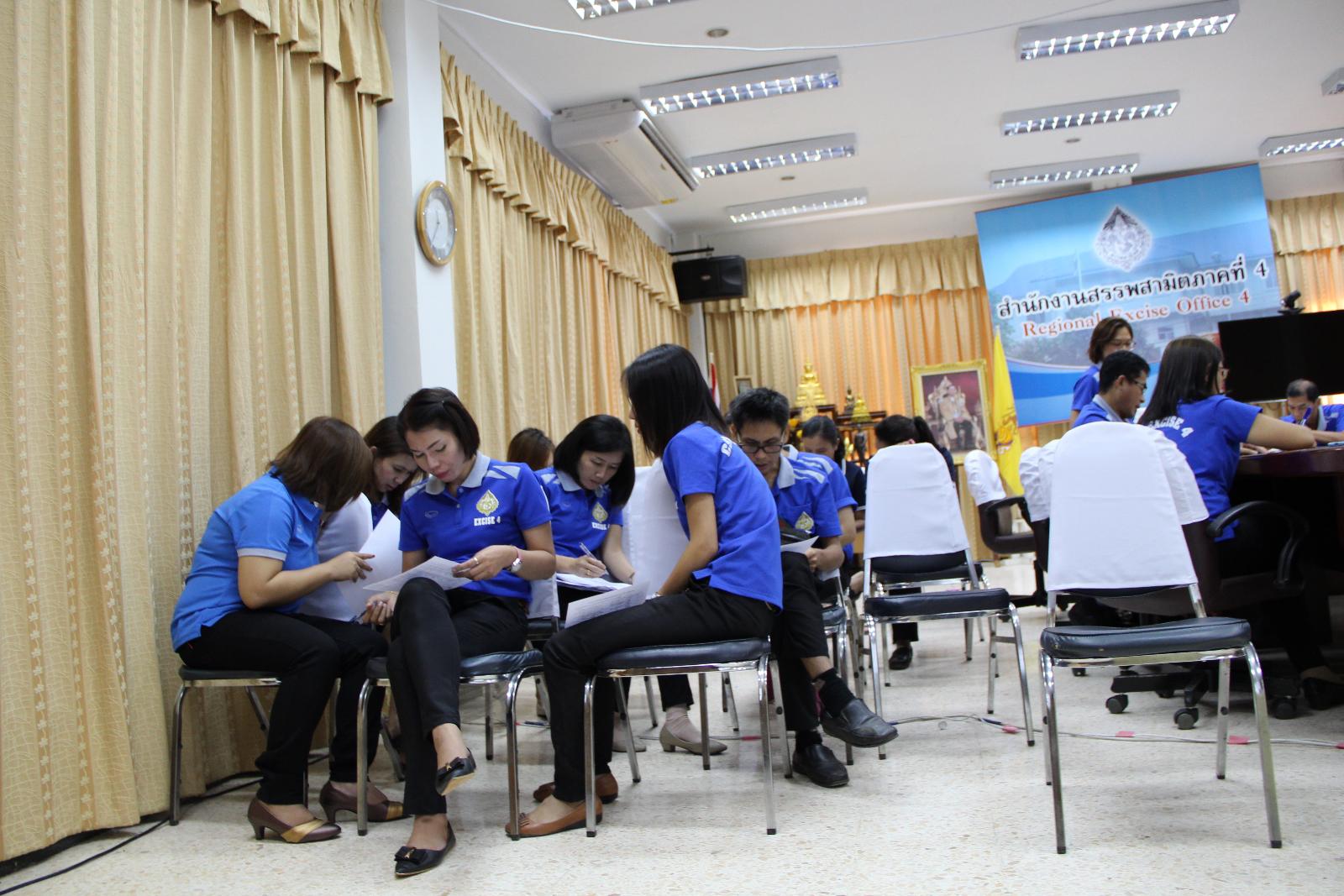 ภาพถ่าย ใช้ปุ่มลูกศร ซ้าย หรือ ขวา เลื่อนภาพถ่าย หรือปุ่มสามเหลี่ยมฉายภาพอัตโนมัติ  ถ้าต้องการบันทึกภาพ ใช้เมาส์คลิกขวาเลือกหัวข้อ  เป็นรูปภาพเป็น.. หรือ save as.. แสดงเต็มจอภาพ กุดปุ่ม F11 