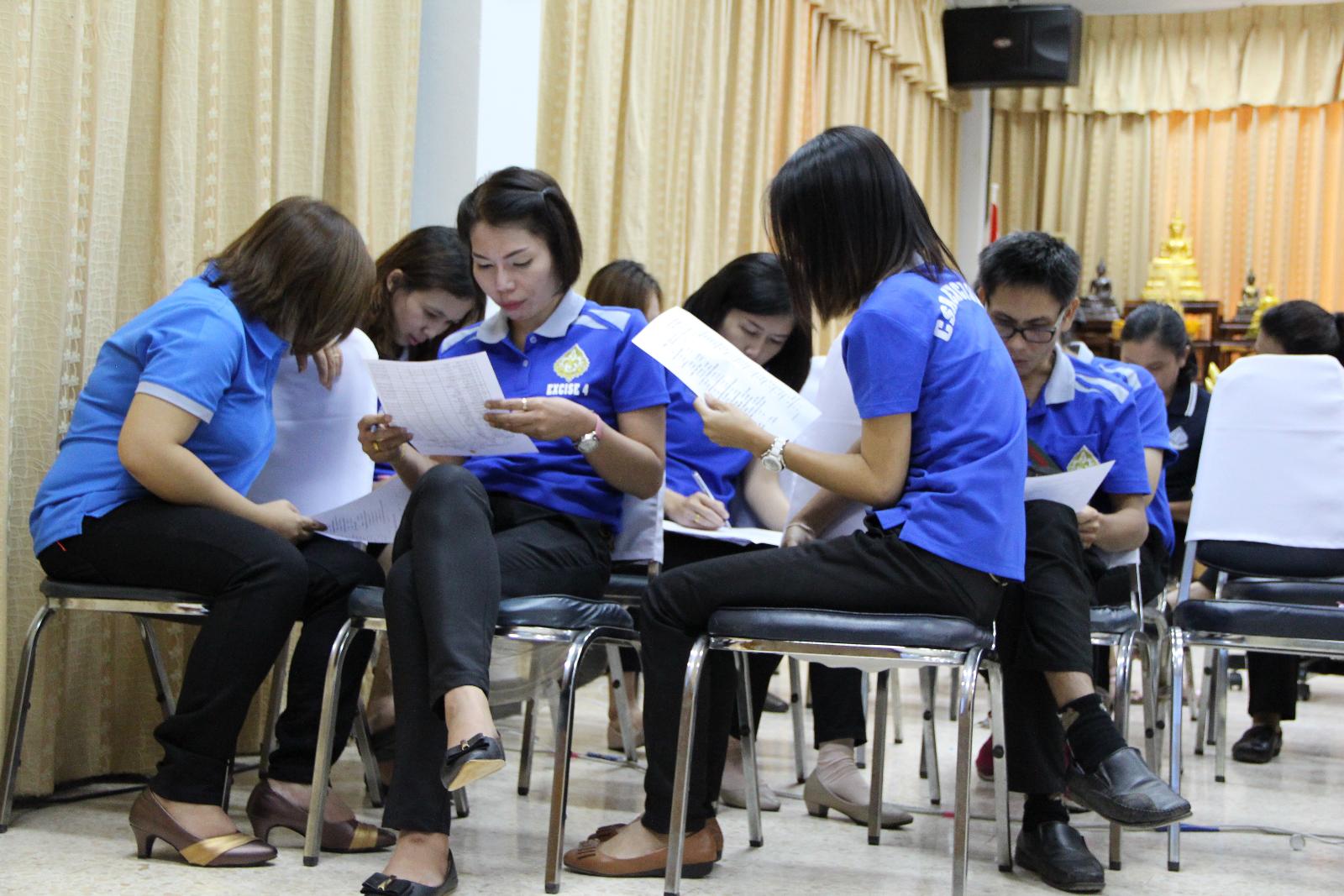 ภาพถ่าย ใช้ปุ่มลูกศร ซ้าย หรือ ขวา เลื่อนภาพถ่าย หรือปุ่มสามเหลี่ยมฉายภาพอัตโนมัติ  ถ้าต้องการบันทึกภาพ ใช้เมาส์คลิกขวาเลือกหัวข้อ  เป็นรูปภาพเป็น.. หรือ save as.. แสดงเต็มจอภาพ กุดปุ่ม F11 