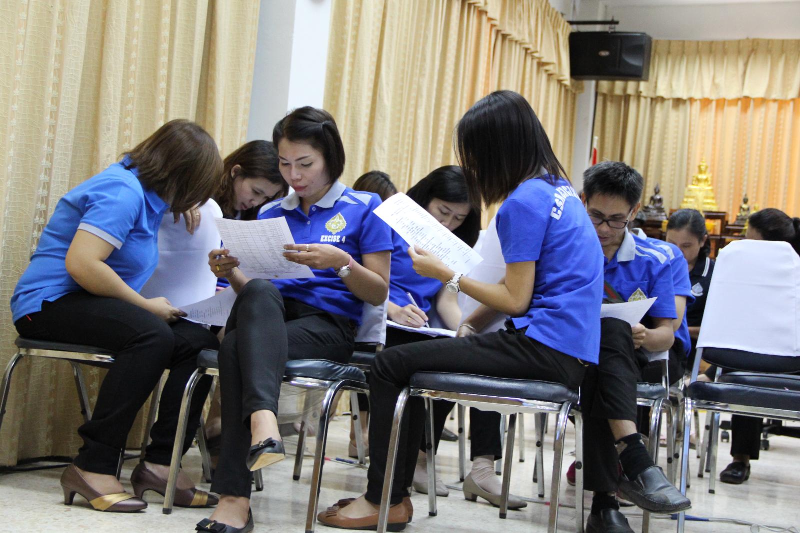 ภาพถ่าย ใช้ปุ่มลูกศร ซ้าย หรือ ขวา เลื่อนภาพถ่าย หรือปุ่มสามเหลี่ยมฉายภาพอัตโนมัติ  ถ้าต้องการบันทึกภาพ ใช้เมาส์คลิกขวาเลือกหัวข้อ  เป็นรูปภาพเป็น.. หรือ save as.. แสดงเต็มจอภาพ กุดปุ่ม F11 