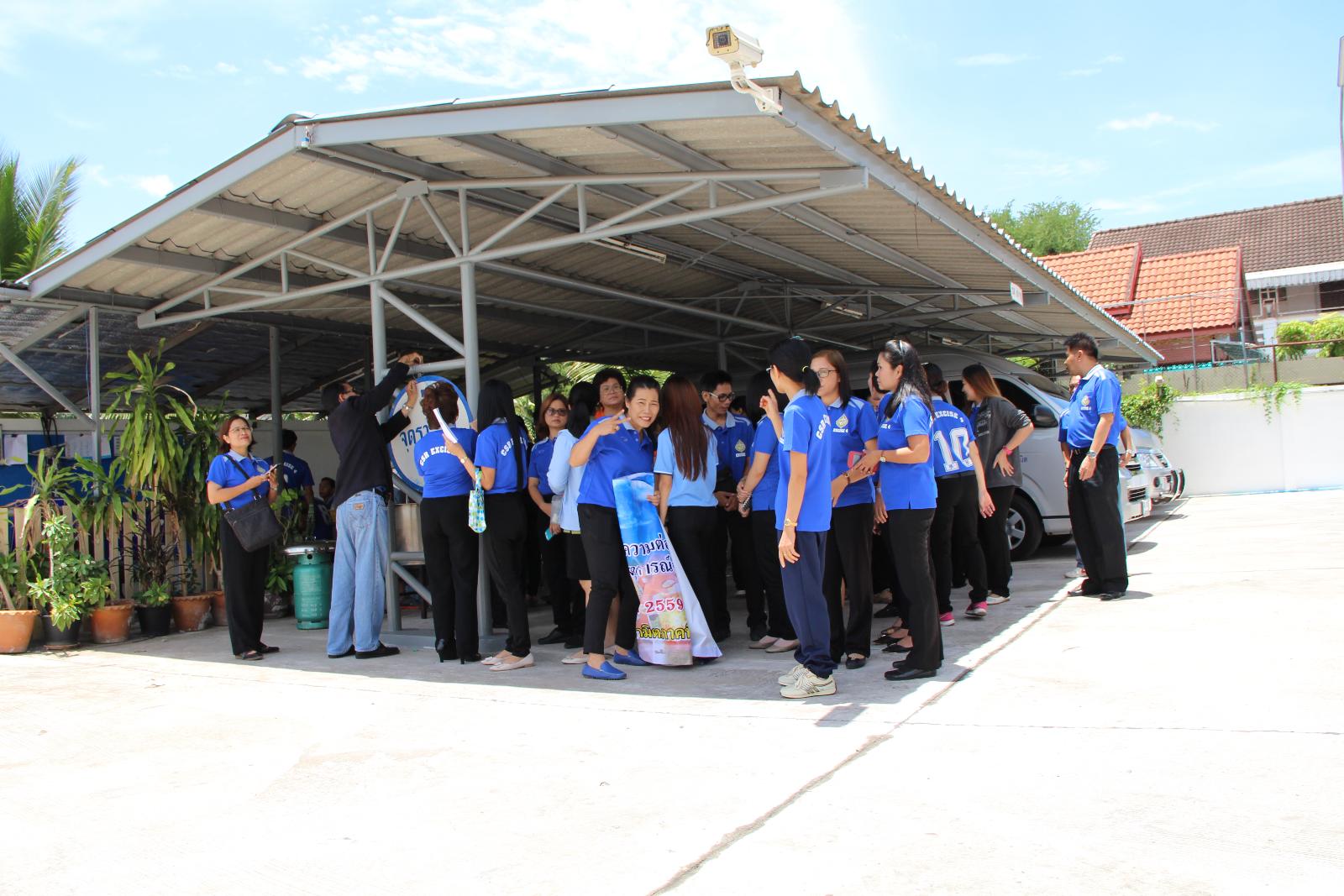 ภาพถ่าย ใช้ปุ่มลูกศร ซ้าย หรือ ขวา เลื่อนภาพถ่าย หรือปุ่มสามเหลี่ยมฉายภาพอัตโนมัติ  ถ้าต้องการบันทึกภาพ ใช้เมาส์คลิกขวาเลือกหัวข้อ  เป็นรูปภาพเป็น.. หรือ save as.. แสดงเต็มจอภาพ กุดปุ่ม F11 