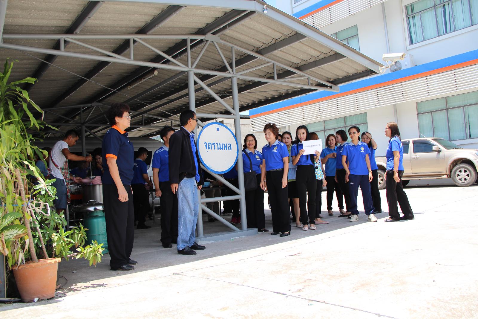 ภาพถ่าย ใช้ปุ่มลูกศร ซ้าย หรือ ขวา เลื่อนภาพถ่าย หรือปุ่มสามเหลี่ยมฉายภาพอัตโนมัติ  ถ้าต้องการบันทึกภาพ ใช้เมาส์คลิกขวาเลือกหัวข้อ  เป็นรูปภาพเป็น.. หรือ save as.. แสดงเต็มจอภาพ กุดปุ่ม F11 