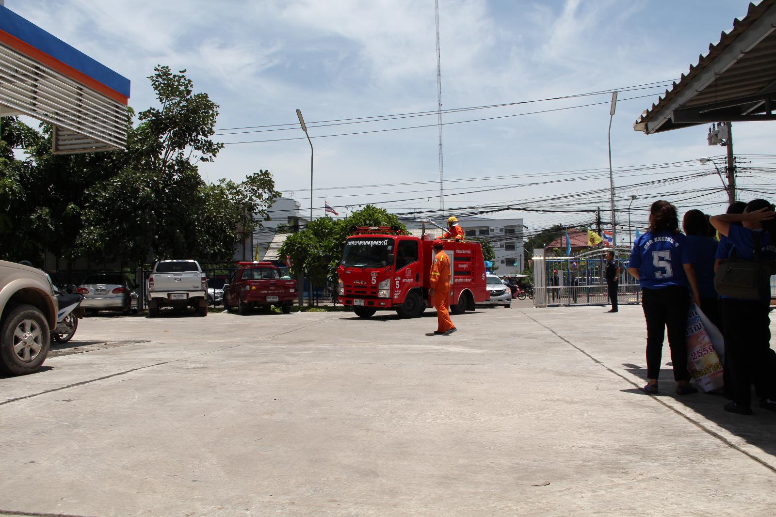 ภาพถ่าย ใช้ปุ่มลูกศร ซ้าย หรือ ขวา เลื่อนภาพถ่าย หรือปุ่มสามเหลี่ยมฉายภาพอัตโนมัติ  ถ้าต้องการบันทึกภาพ ใช้เมาส์คลิกขวาเลือกหัวข้อ  เป็นรูปภาพเป็น.. หรือ save as.. แสดงเต็มจอภาพ กุดปุ่ม F11 