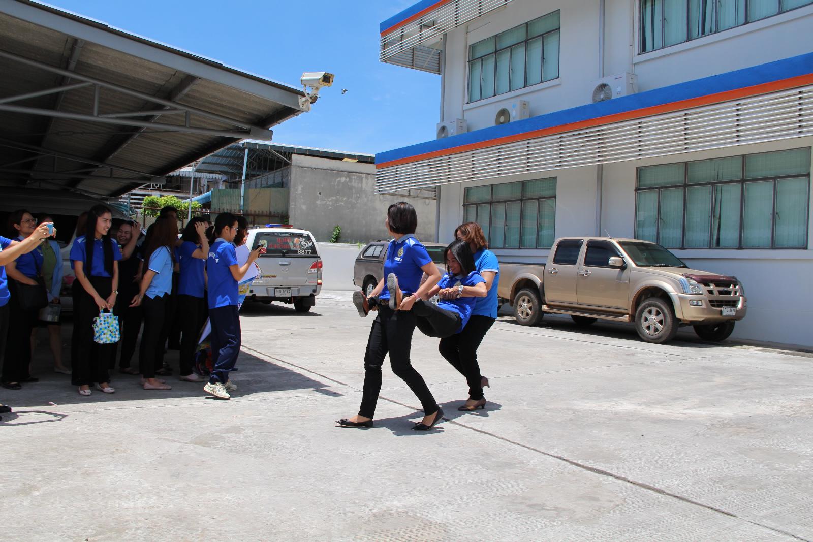 ภาพถ่าย ใช้ปุ่มลูกศร ซ้าย หรือ ขวา เลื่อนภาพถ่าย หรือปุ่มสามเหลี่ยมฉายภาพอัตโนมัติ  ถ้าต้องการบันทึกภาพ ใช้เมาส์คลิกขวาเลือกหัวข้อ  เป็นรูปภาพเป็น.. หรือ save as.. แสดงเต็มจอภาพ กุดปุ่ม F11 