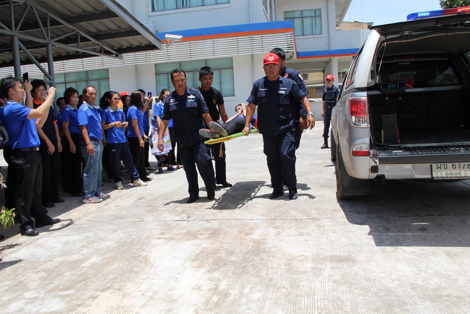 ภาพถ่าย ใช้ปุ่มลูกศร ซ้าย หรือ ขวา เลื่อนภาพถ่าย หรือปุ่มสามเหลี่ยมฉายภาพอัตโนมัติ  ถ้าต้องการบันทึกภาพ ใช้เมาส์คลิกขวาเลือกหัวข้อ  เป็นรูปภาพเป็น.. หรือ save as.. แสดงเต็มจอภาพ กุดปุ่ม F11 