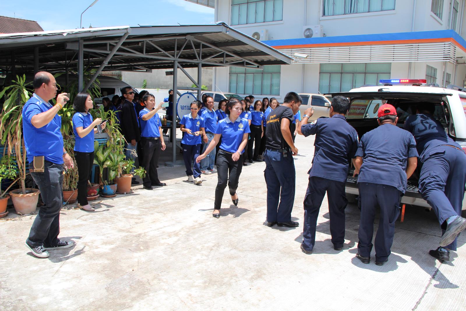 ภาพถ่าย ใช้ปุ่มลูกศร ซ้าย หรือ ขวา เลื่อนภาพถ่าย หรือปุ่มสามเหลี่ยมฉายภาพอัตโนมัติ  ถ้าต้องการบันทึกภาพ ใช้เมาส์คลิกขวาเลือกหัวข้อ  เป็นรูปภาพเป็น.. หรือ save as.. แสดงเต็มจอภาพ กุดปุ่ม F11 