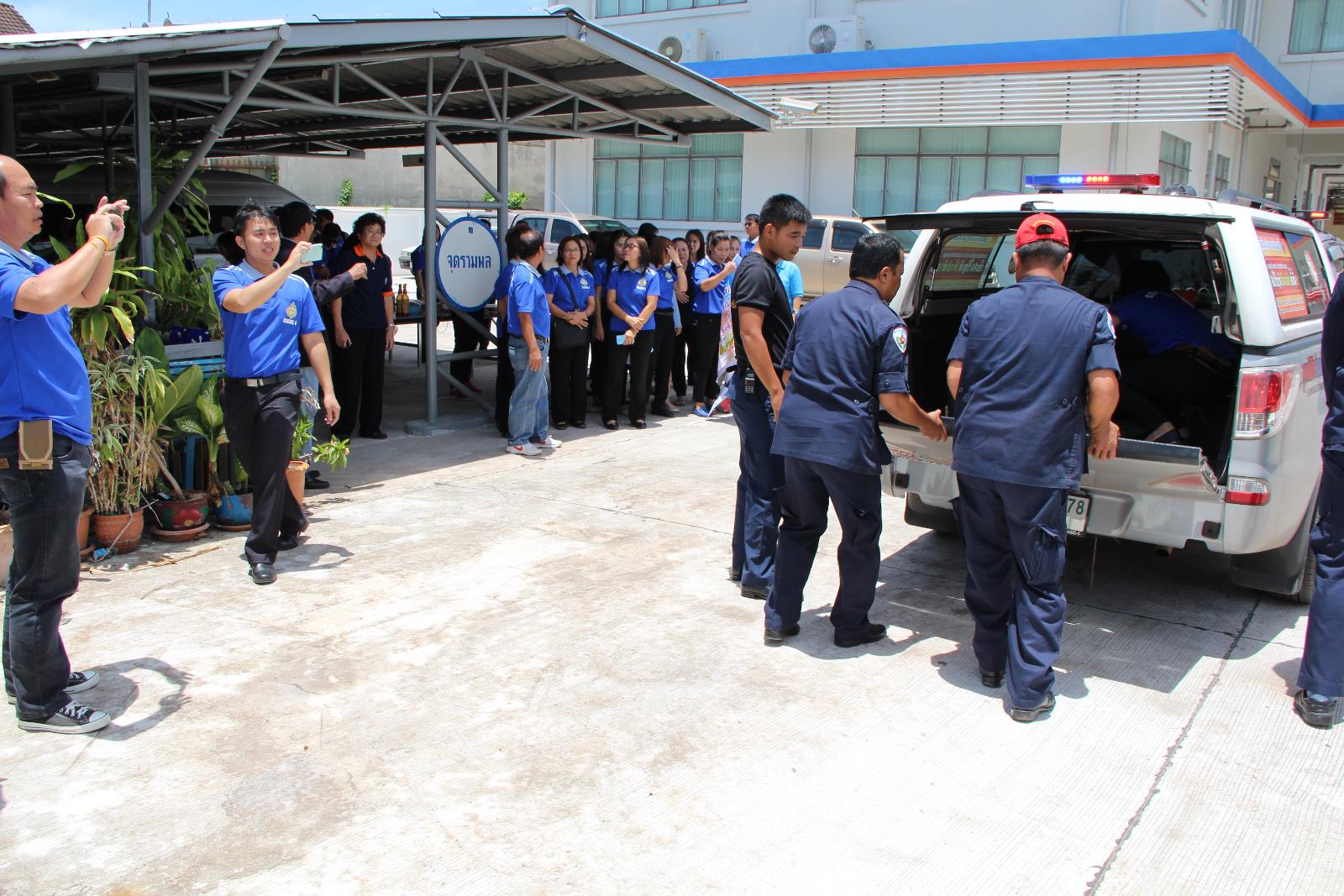 ภาพถ่าย ใช้ปุ่มลูกศร ซ้าย หรือ ขวา เลื่อนภาพถ่าย หรือปุ่มสามเหลี่ยมฉายภาพอัตโนมัติ  ถ้าต้องการบันทึกภาพ ใช้เมาส์คลิกขวาเลือกหัวข้อ  เป็นรูปภาพเป็น.. หรือ save as.. แสดงเต็มจอภาพ กุดปุ่ม F11 