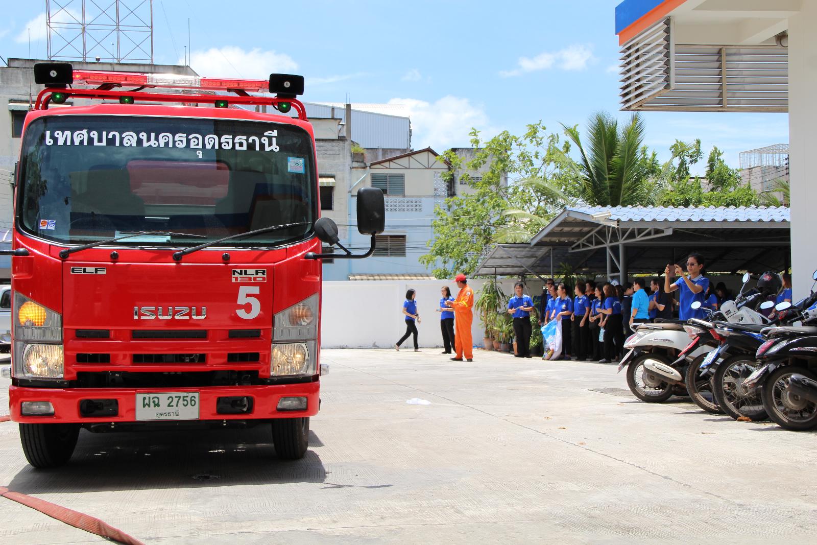 ภาพถ่าย ใช้ปุ่มลูกศร ซ้าย หรือ ขวา เลื่อนภาพถ่าย หรือปุ่มสามเหลี่ยมฉายภาพอัตโนมัติ  ถ้าต้องการบันทึกภาพ ใช้เมาส์คลิกขวาเลือกหัวข้อ  เป็นรูปภาพเป็น.. หรือ save as.. แสดงเต็มจอภาพ กุดปุ่ม F11 