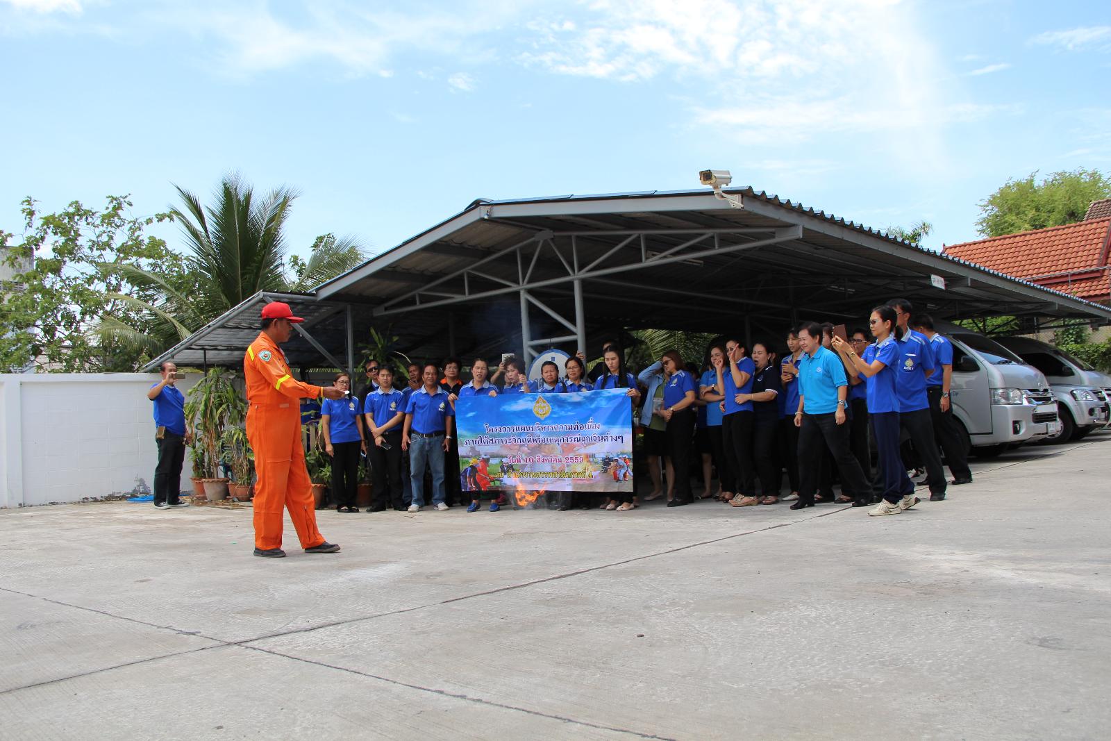 ภาพถ่าย ใช้ปุ่มลูกศร ซ้าย หรือ ขวา เลื่อนภาพถ่าย หรือปุ่มสามเหลี่ยมฉายภาพอัตโนมัติ  ถ้าต้องการบันทึกภาพ ใช้เมาส์คลิกขวาเลือกหัวข้อ  เป็นรูปภาพเป็น.. หรือ save as.. แสดงเต็มจอภาพ กุดปุ่ม F11 