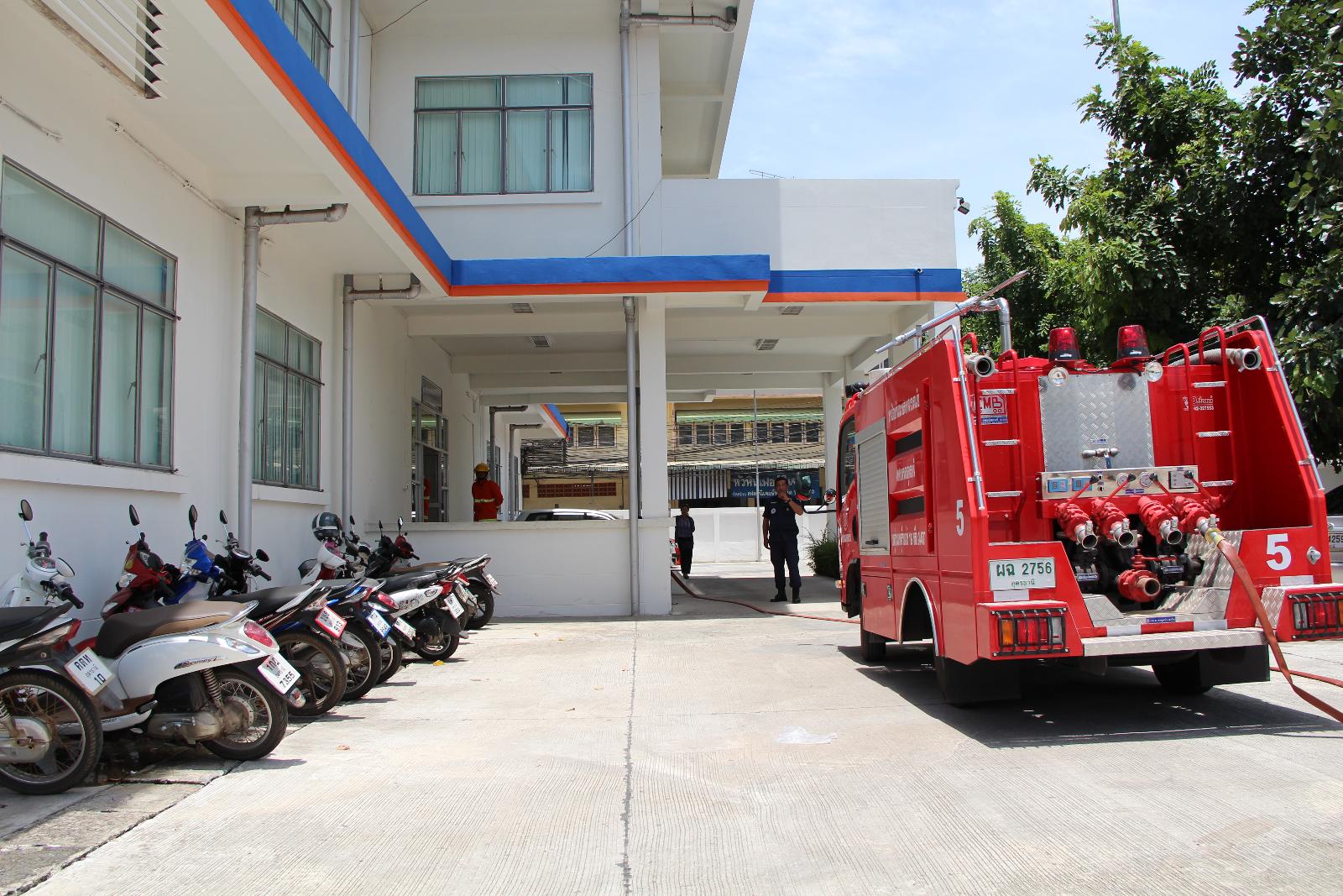 ภาพถ่าย ใช้ปุ่มลูกศร ซ้าย หรือ ขวา เลื่อนภาพถ่าย หรือปุ่มสามเหลี่ยมฉายภาพอัตโนมัติ  ถ้าต้องการบันทึกภาพ ใช้เมาส์คลิกขวาเลือกหัวข้อ  เป็นรูปภาพเป็น.. หรือ save as.. แสดงเต็มจอภาพ กุดปุ่ม F11 