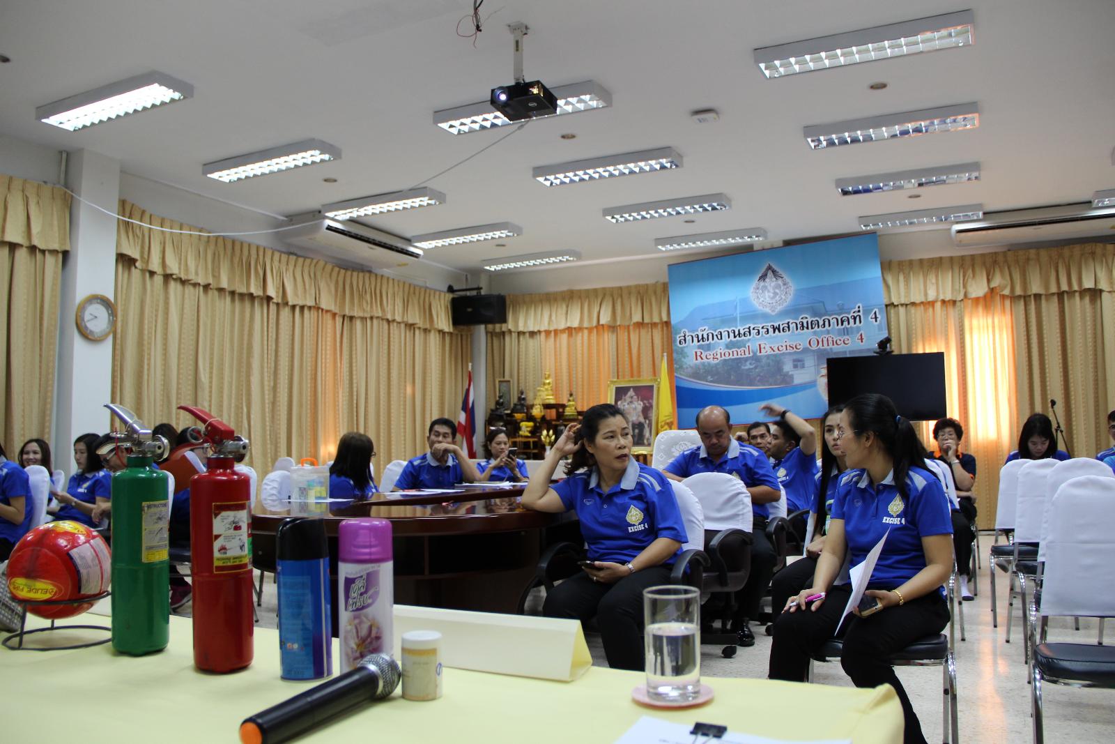 ภาพถ่าย ใช้ปุ่มลูกศร ซ้าย หรือ ขวา เลื่อนภาพถ่าย หรือปุ่มสามเหลี่ยมฉายภาพอัตโนมัติ  ถ้าต้องการบันทึกภาพ ใช้เมาส์คลิกขวาเลือกหัวข้อ  เป็นรูปภาพเป็น.. หรือ save as.. แสดงเต็มจอภาพ กุดปุ่ม F11 