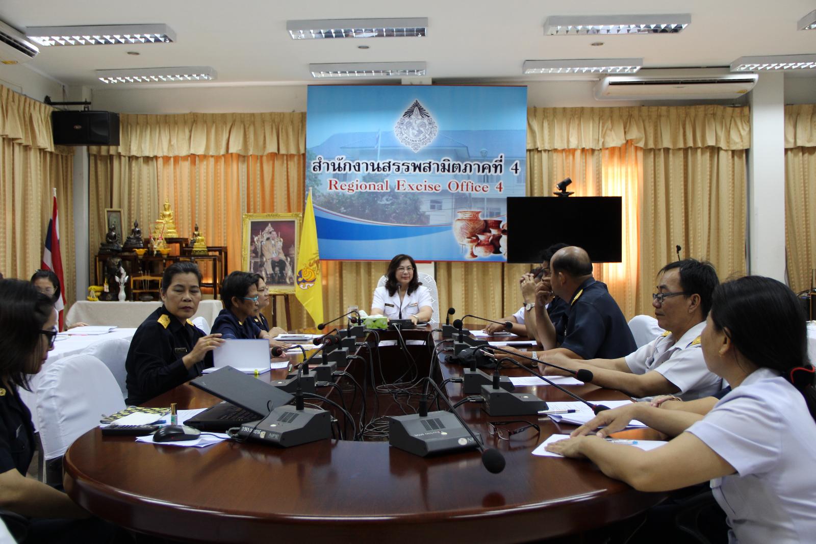 ภาพถ่าย ใช้ปุ่มลูกศร ซ้าย หรือ ขวา เลื่อนภาพถ่าย หรือปุ่มสามเหลี่ยมฉายภาพอัตโนมัติ  ถ้าต้องการบันทึกภาพ ใช้เมาส์คลิกขวาเลือกหัวข้อ  เป็นรูปภาพเป็น.. หรือ save as.. แสดงเต็มจอภาพ กุดปุ่ม F11 