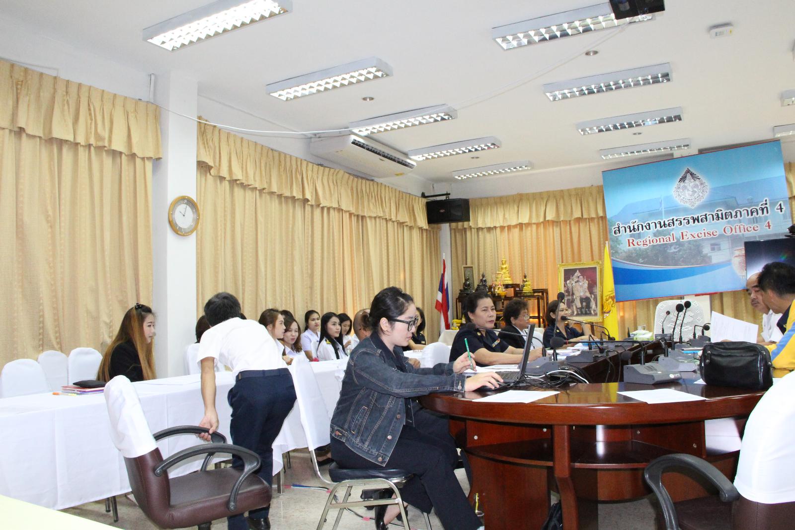 ภาพถ่าย ใช้ปุ่มลูกศร ซ้าย หรือ ขวา เลื่อนภาพถ่าย หรือปุ่มสามเหลี่ยมฉายภาพอัตโนมัติ  ถ้าต้องการบันทึกภาพ ใช้เมาส์คลิกขวาเลือกหัวข้อ  เป็นรูปภาพเป็น.. หรือ save as.. แสดงเต็มจอภาพ กุดปุ่ม F11 