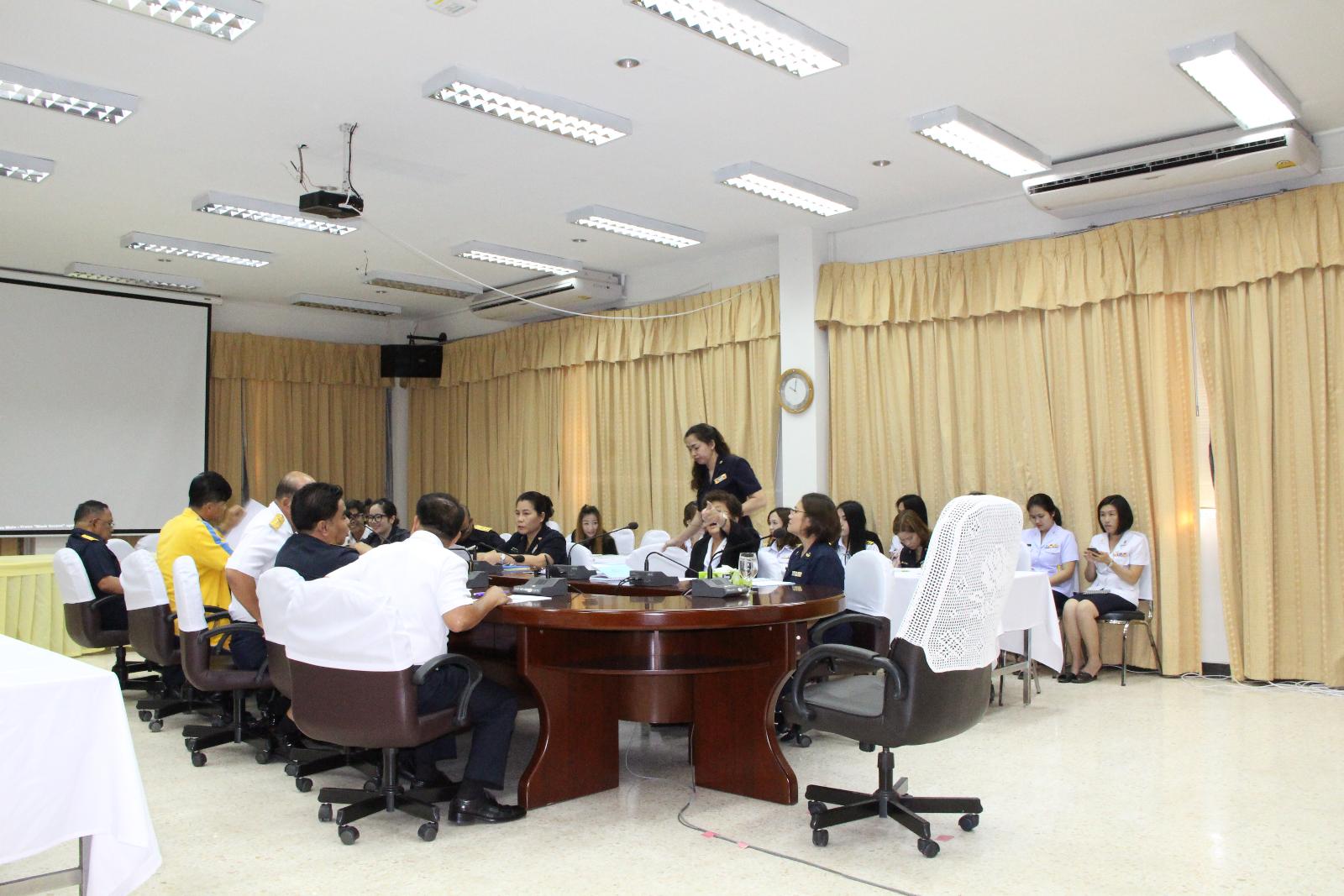 ภาพถ่าย ใช้ปุ่มลูกศร ซ้าย หรือ ขวา เลื่อนภาพถ่าย หรือปุ่มสามเหลี่ยมฉายภาพอัตโนมัติ  ถ้าต้องการบันทึกภาพ ใช้เมาส์คลิกขวาเลือกหัวข้อ  เป็นรูปภาพเป็น.. หรือ save as.. แสดงเต็มจอภาพ กุดปุ่ม F11 