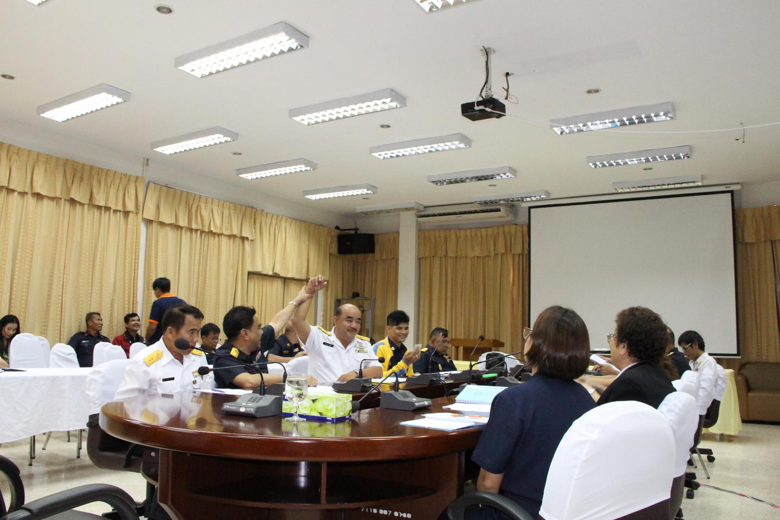 ภาพถ่าย ใช้ปุ่มลูกศร ซ้าย หรือ ขวา เลื่อนภาพถ่าย หรือปุ่มสามเหลี่ยมฉายภาพอัตโนมัติ  ถ้าต้องการบันทึกภาพ ใช้เมาส์คลิกขวาเลือกหัวข้อ  เป็นรูปภาพเป็น.. หรือ save as.. แสดงเต็มจอภาพ กุดปุ่ม F11 