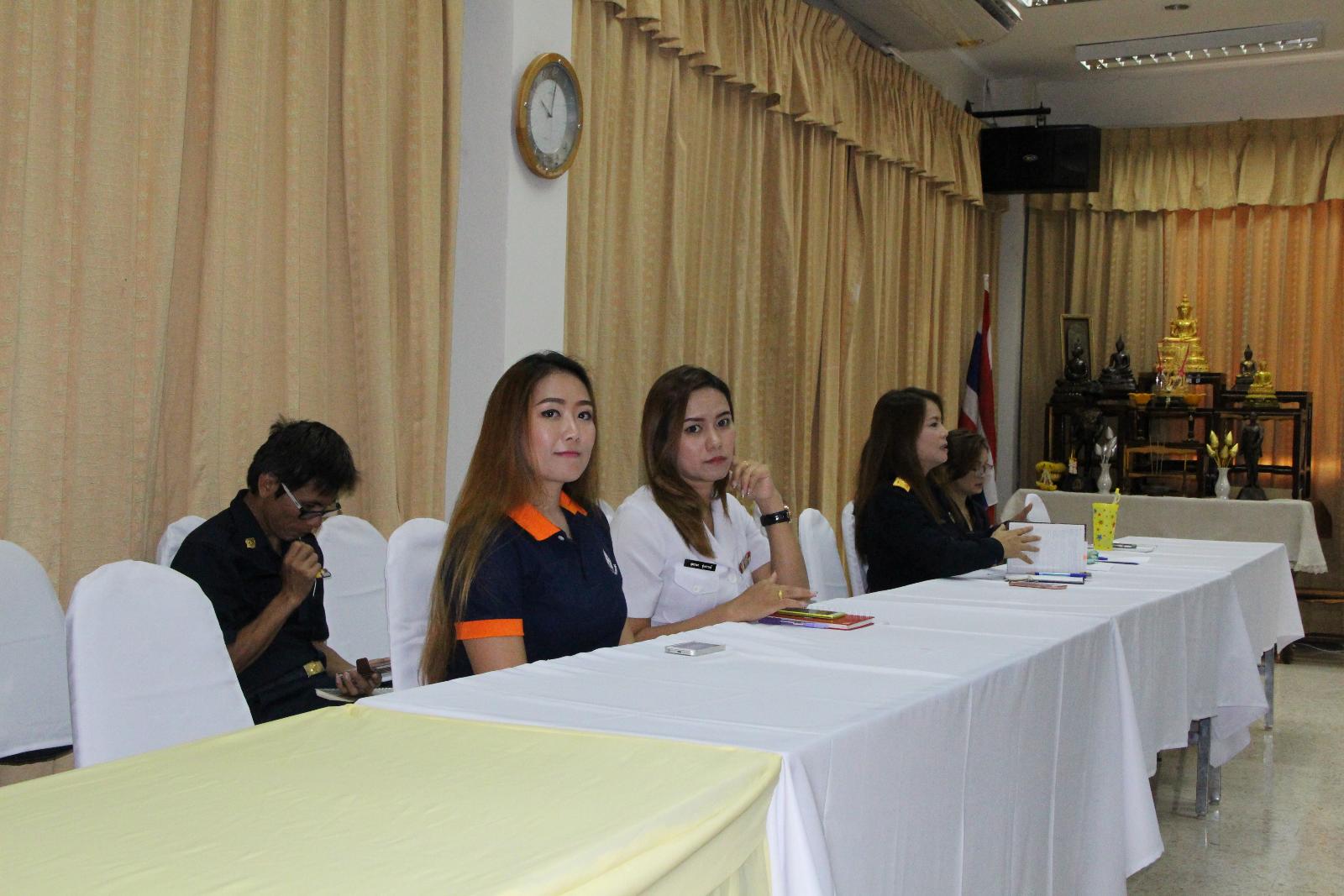 ภาพถ่าย ใช้ปุ่มลูกศร ซ้าย หรือ ขวา เลื่อนภาพถ่าย หรือปุ่มสามเหลี่ยมฉายภาพอัตโนมัติ  ถ้าต้องการบันทึกภาพ ใช้เมาส์คลิกขวาเลือกหัวข้อ  เป็นรูปภาพเป็น.. หรือ save as.. แสดงเต็มจอภาพ กุดปุ่ม F11 