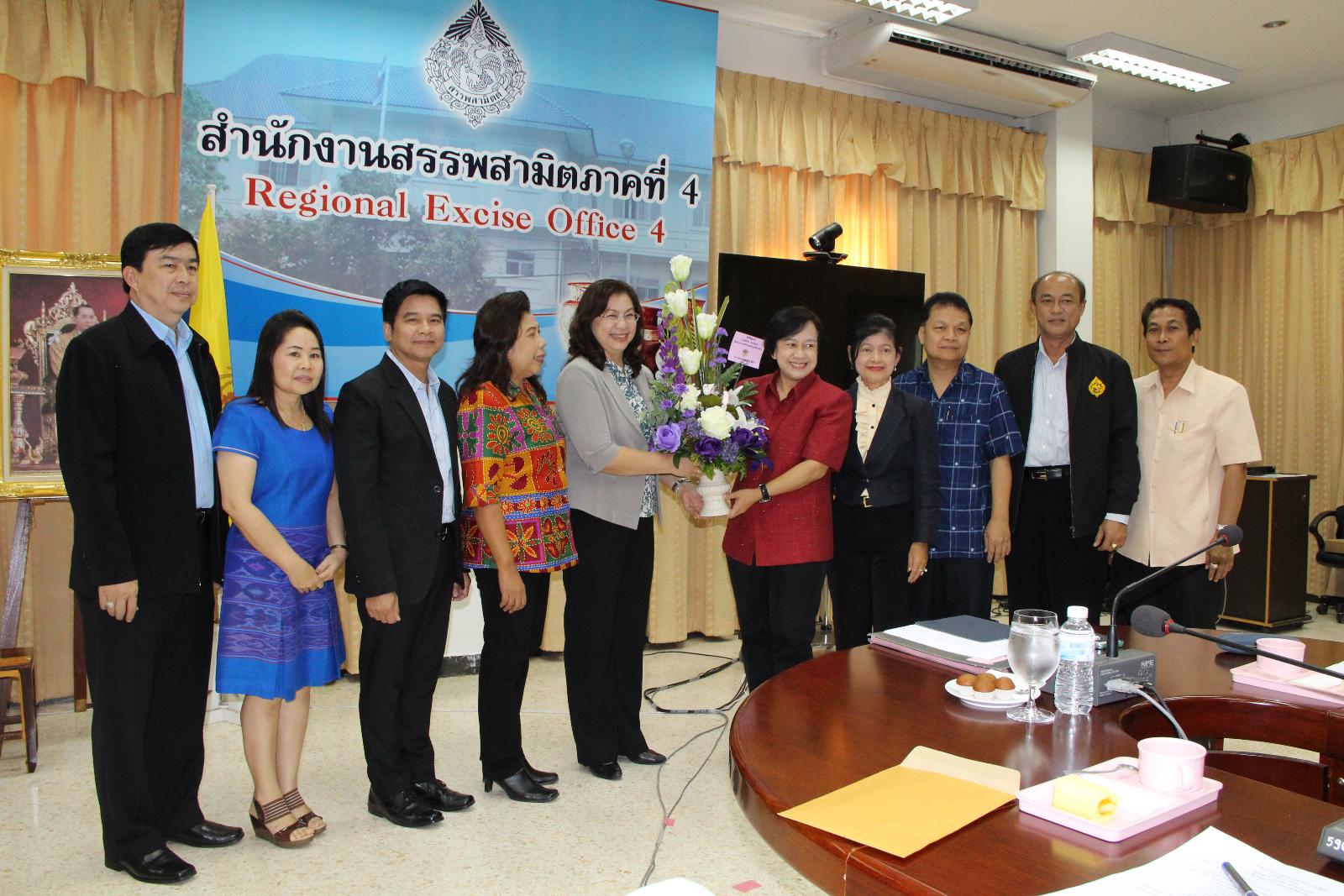 ภาพถ่าย ใช้ปุ่มลูกศร ซ้าย หรือ ขวา เลื่อนภาพถ่าย หรือปุ่มสามเหลี่ยมฉายภาพอัตโนมัติ  ถ้าต้องการบันทึกภาพ ใช้เมาส์คลิกขวาเลือกหัวข้อ  เป็นรูปภาพเป็น.. หรือ save as.. แสดงเต็มจอภาพ กุดปุ่ม F11 