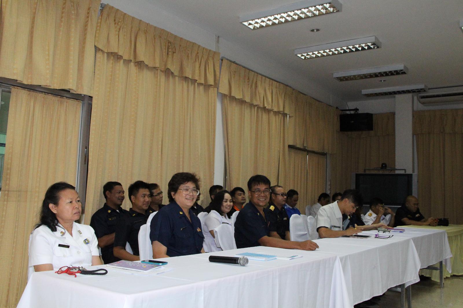 ภาพถ่าย ใช้ปุ่มลูกศร ซ้าย หรือ ขวา เลื่อนภาพถ่าย หรือปุ่มสามเหลี่ยมฉายภาพอัตโนมัติ  ถ้าต้องการบันทึกภาพ ใช้เมาส์คลิกขวาเลือกหัวข้อ  เป็นรูปภาพเป็น.. หรือ save as.. แสดงเต็มจอภาพ กุดปุ่ม F11 