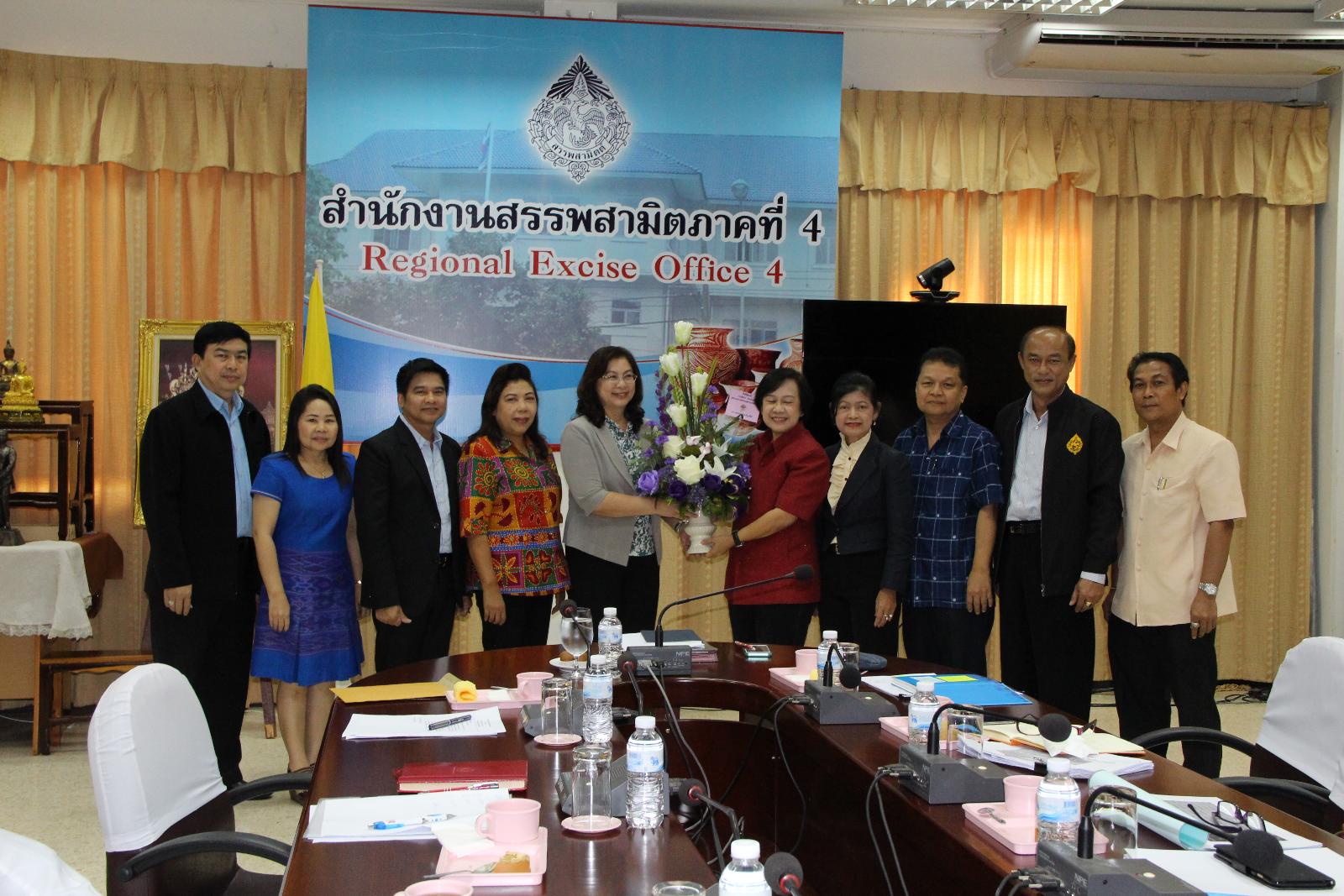 ภาพถ่าย ใช้ปุ่มลูกศร ซ้าย หรือ ขวา เลื่อนภาพถ่าย หรือปุ่มสามเหลี่ยมฉายภาพอัตโนมัติ  ถ้าต้องการบันทึกภาพ ใช้เมาส์คลิกขวาเลือกหัวข้อ  เป็นรูปภาพเป็น.. หรือ save as.. แสดงเต็มจอภาพ กุดปุ่ม F11 