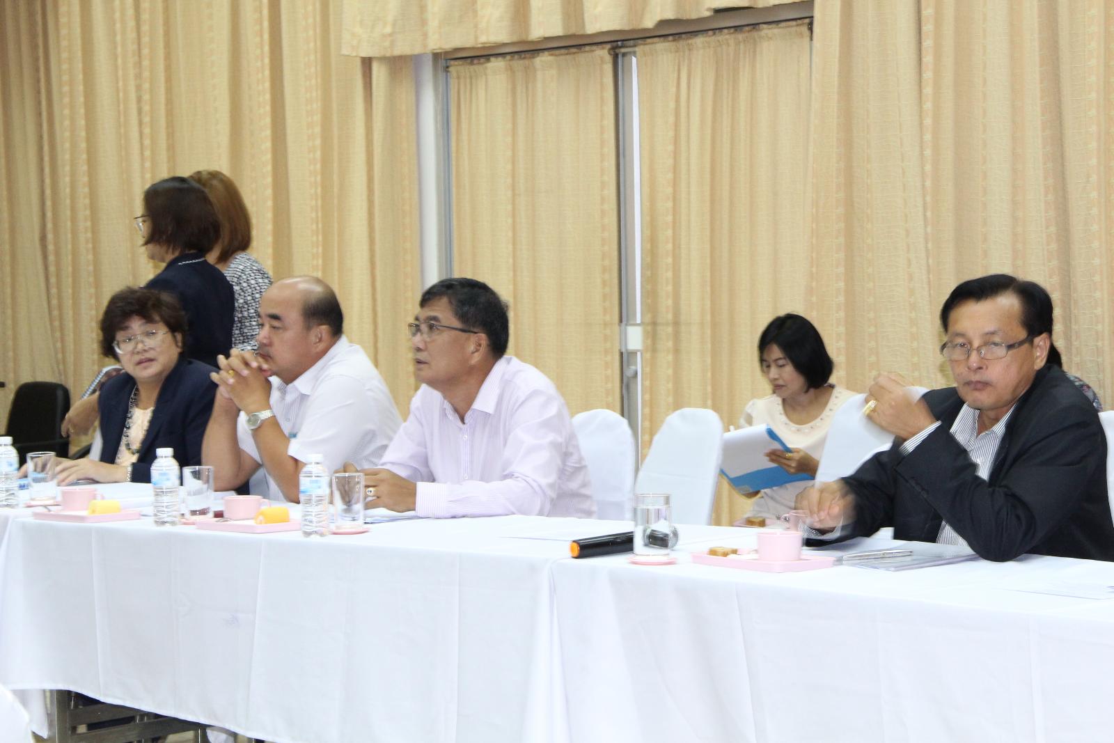 ภาพถ่าย ใช้ปุ่มลูกศร ซ้าย หรือ ขวา เลื่อนภาพถ่าย หรือปุ่มสามเหลี่ยมฉายภาพอัตโนมัติ  ถ้าต้องการบันทึกภาพ ใช้เมาส์คลิกขวาเลือกหัวข้อ  เป็นรูปภาพเป็น.. หรือ save as.. แสดงเต็มจอภาพ กุดปุ่ม F11 