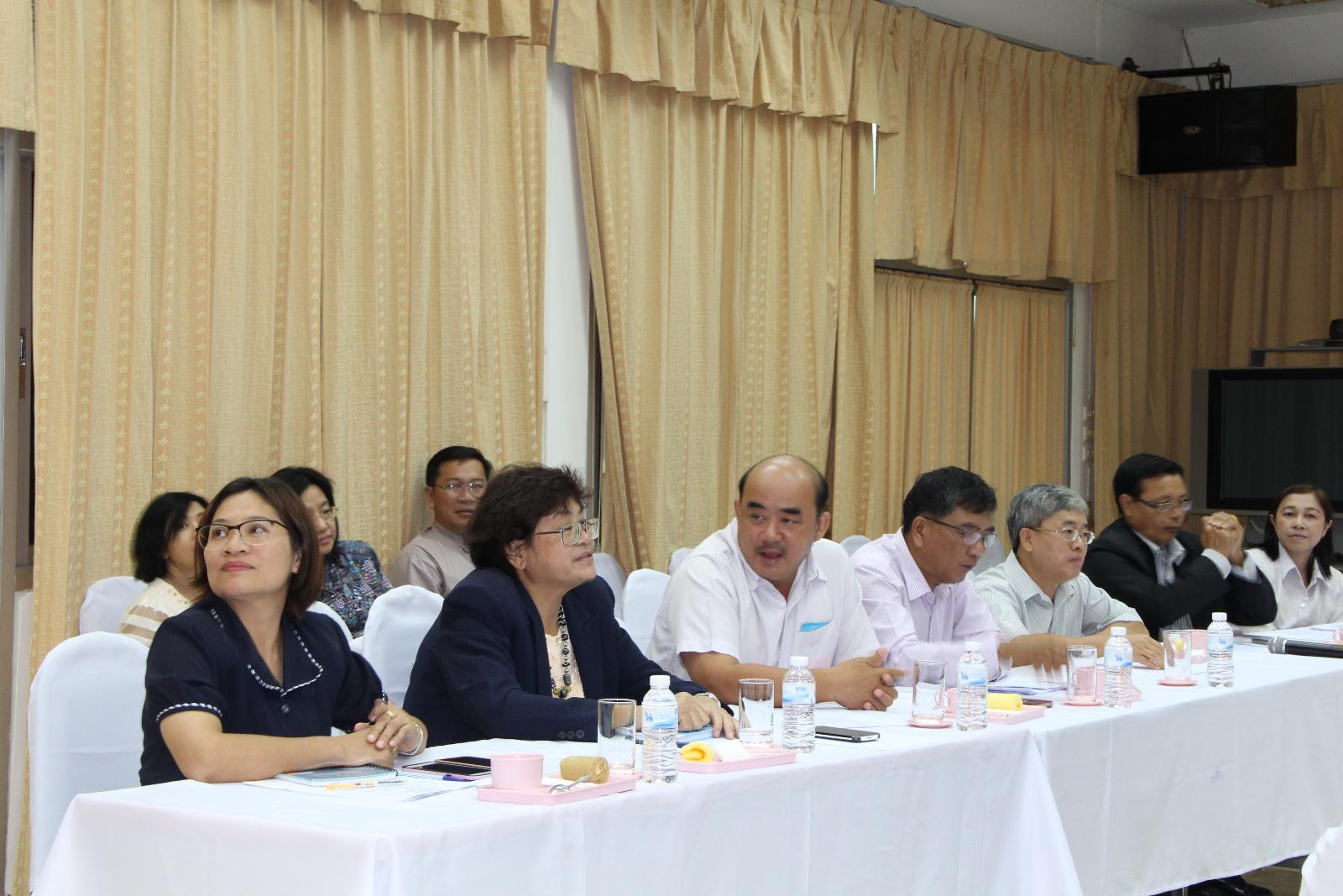 ภาพถ่าย ใช้ปุ่มลูกศร ซ้าย หรือ ขวา เลื่อนภาพถ่าย หรือปุ่มสามเหลี่ยมฉายภาพอัตโนมัติ  ถ้าต้องการบันทึกภาพ ใช้เมาส์คลิกขวาเลือกหัวข้อ  เป็นรูปภาพเป็น.. หรือ save as.. แสดงเต็มจอภาพ กุดปุ่ม F11 