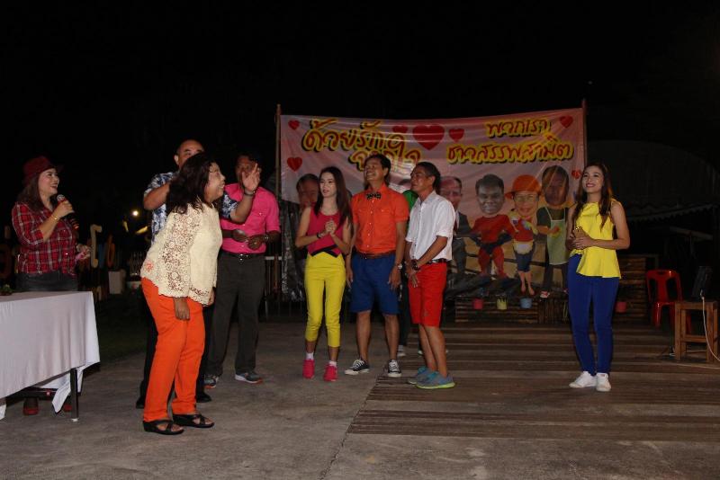 ภาพถ่าย ใช้ปุ่มลูกศร ซ้าย หรือ ขวา เลื่อนภาพถ่าย หรือปุ่มสามเหลี่ยมฉายภาพอัตโนมัติ  ถ้าต้องการบันทึกภาพ ใช้เมาส์คลิกขวาเลือกหัวข้อ  เป็นรูปภาพเป็น.. หรือ save as.. แสดงเต็มจอภาพ กุดปุ่ม F11 