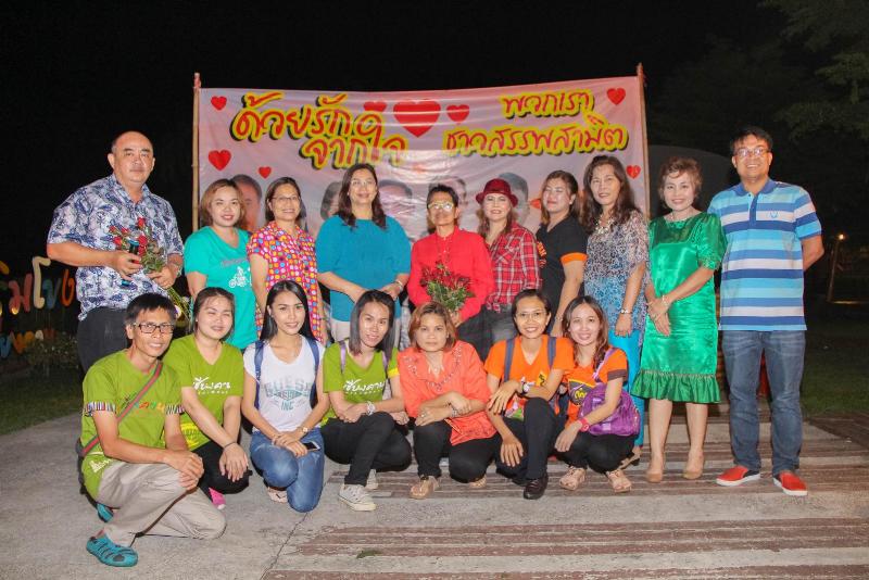 ภาพถ่าย ใช้ปุ่มลูกศร ซ้าย หรือ ขวา เลื่อนภาพถ่าย หรือปุ่มสามเหลี่ยมฉายภาพอัตโนมัติ  ถ้าต้องการบันทึกภาพ ใช้เมาส์คลิกขวาเลือกหัวข้อ  เป็นรูปภาพเป็น.. หรือ save as.. แสดงเต็มจอภาพ กุดปุ่ม F11 