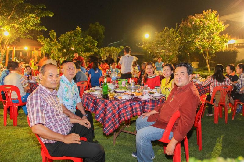 ภาพถ่าย ใช้ปุ่มลูกศร ซ้าย หรือ ขวา เลื่อนภาพถ่าย หรือปุ่มสามเหลี่ยมฉายภาพอัตโนมัติ  ถ้าต้องการบันทึกภาพ ใช้เมาส์คลิกขวาเลือกหัวข้อ  เป็นรูปภาพเป็น.. หรือ save as.. แสดงเต็มจอภาพ กุดปุ่ม F11 